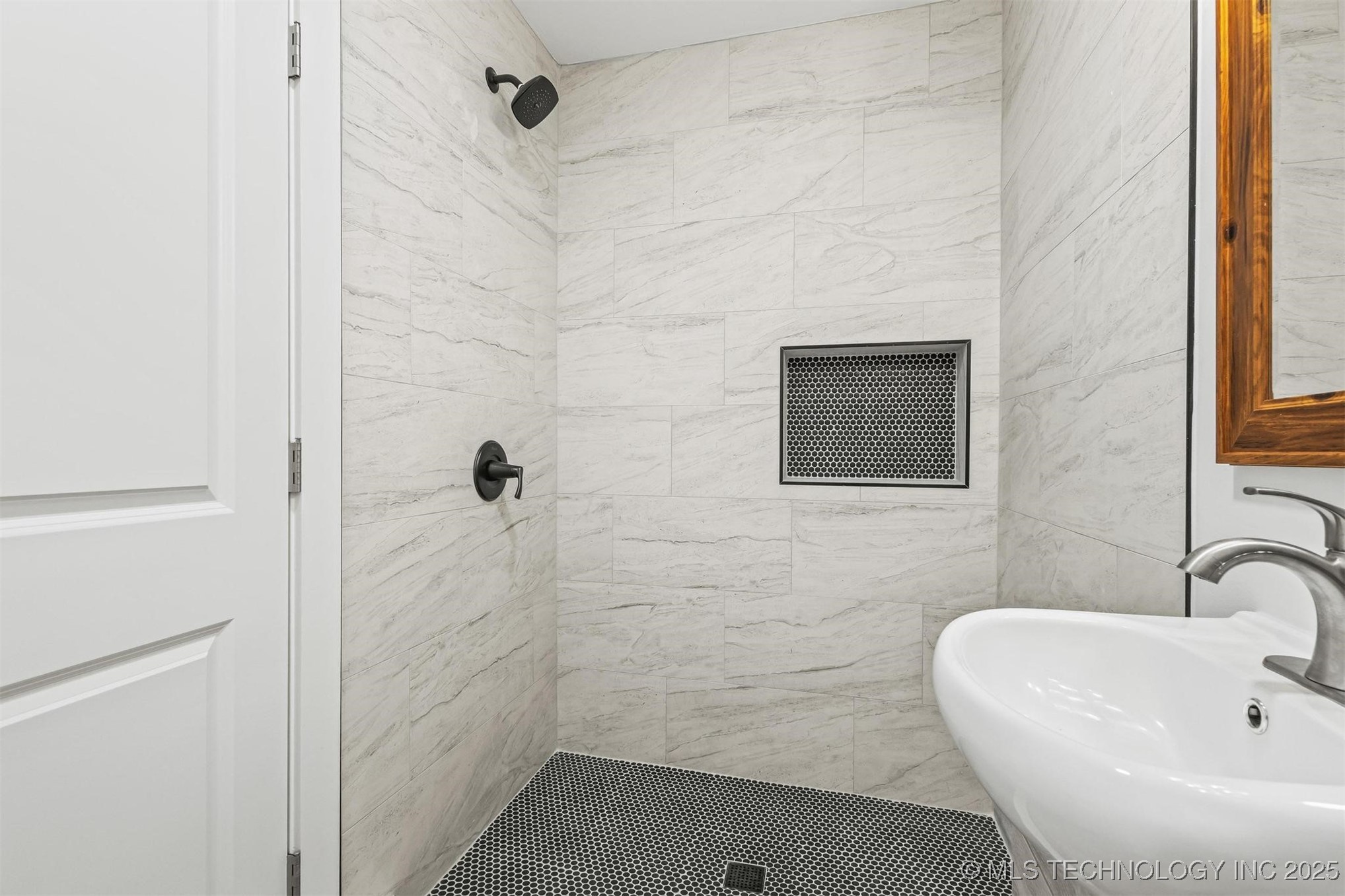 110 E Main Property Photo 18
