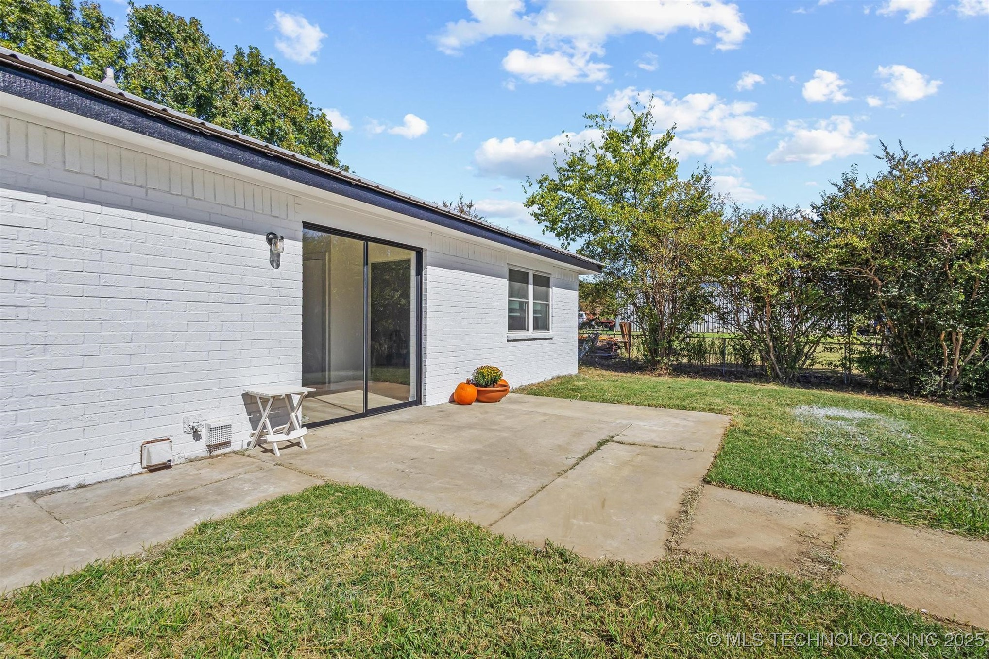 110 E Main Property Photo 30