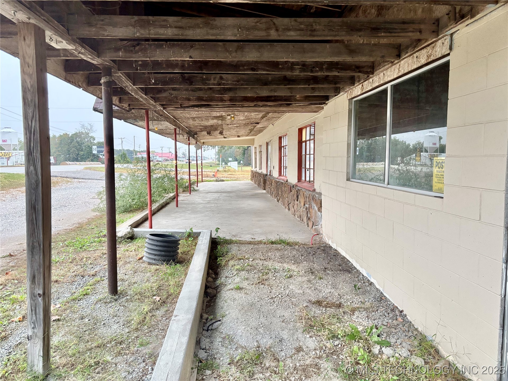 2222 S Main Property Photo 3