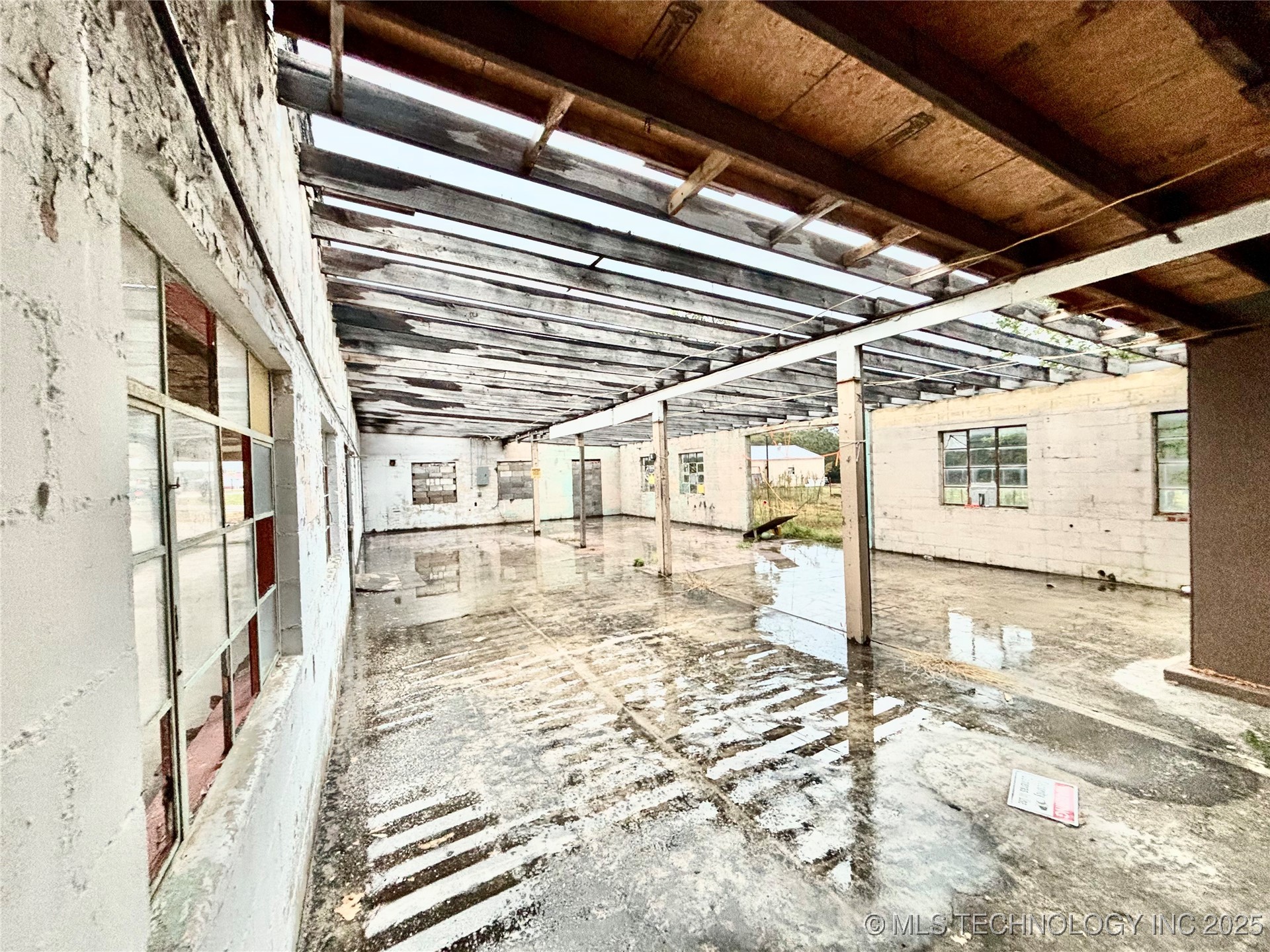 2222 S Main Property Photo 8