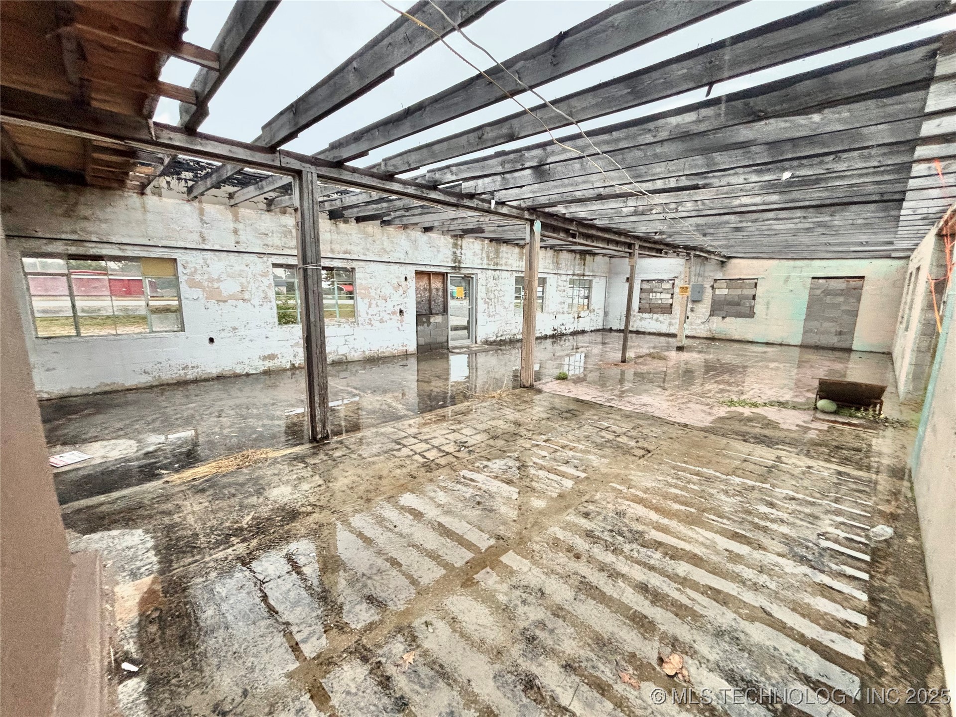 2222 S Main Property Photo 9