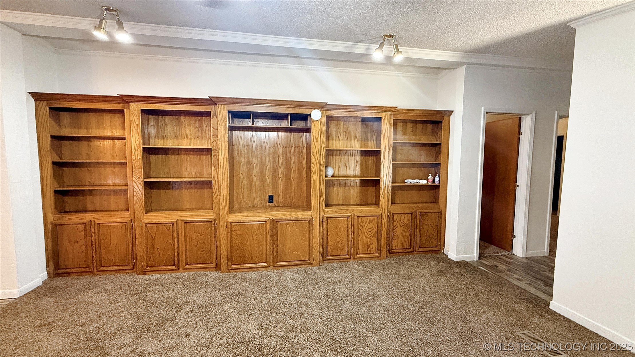 1620 Lenapah Street Property Photo 5