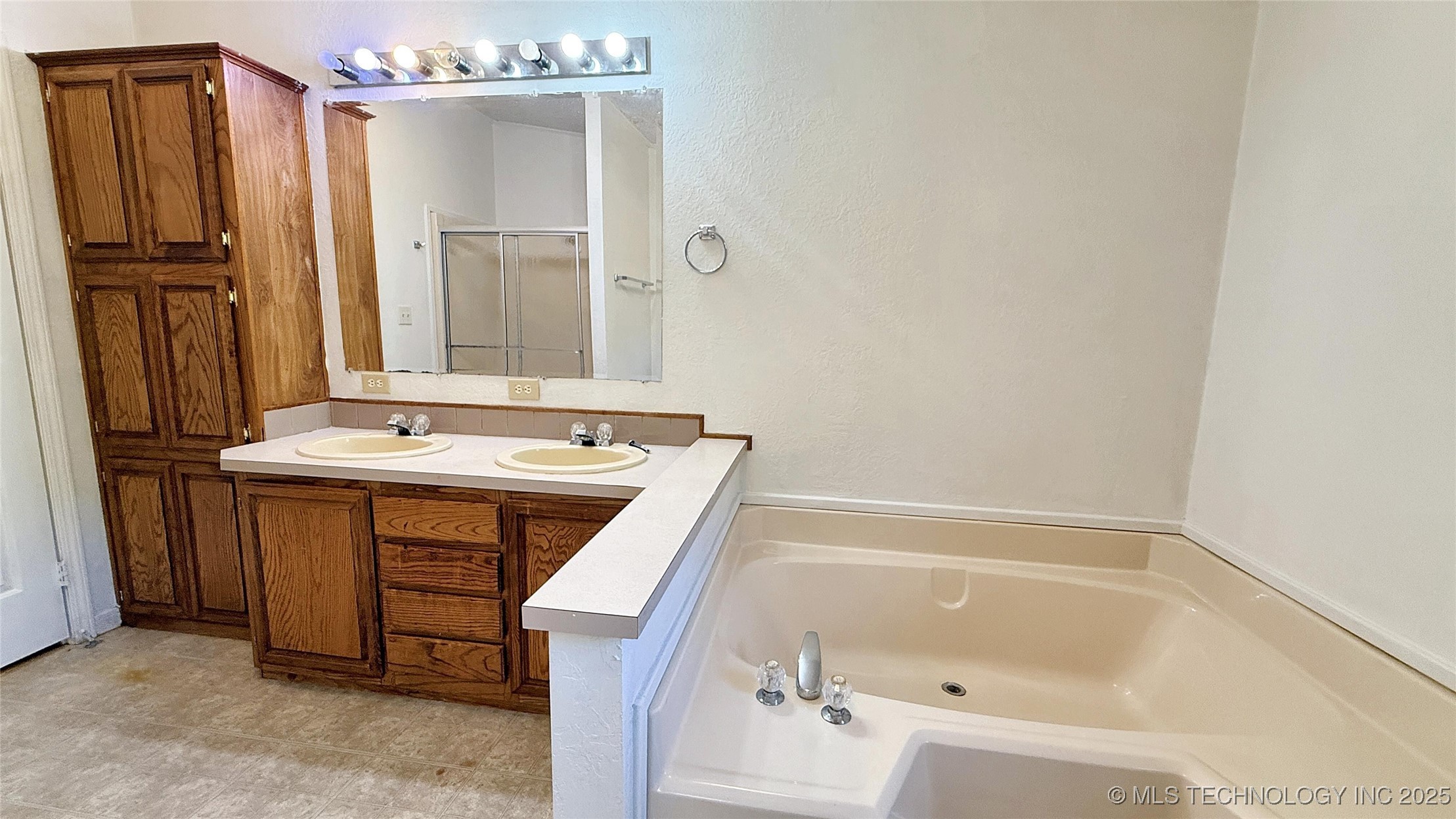 1620 Lenapah Street Property Photo 17