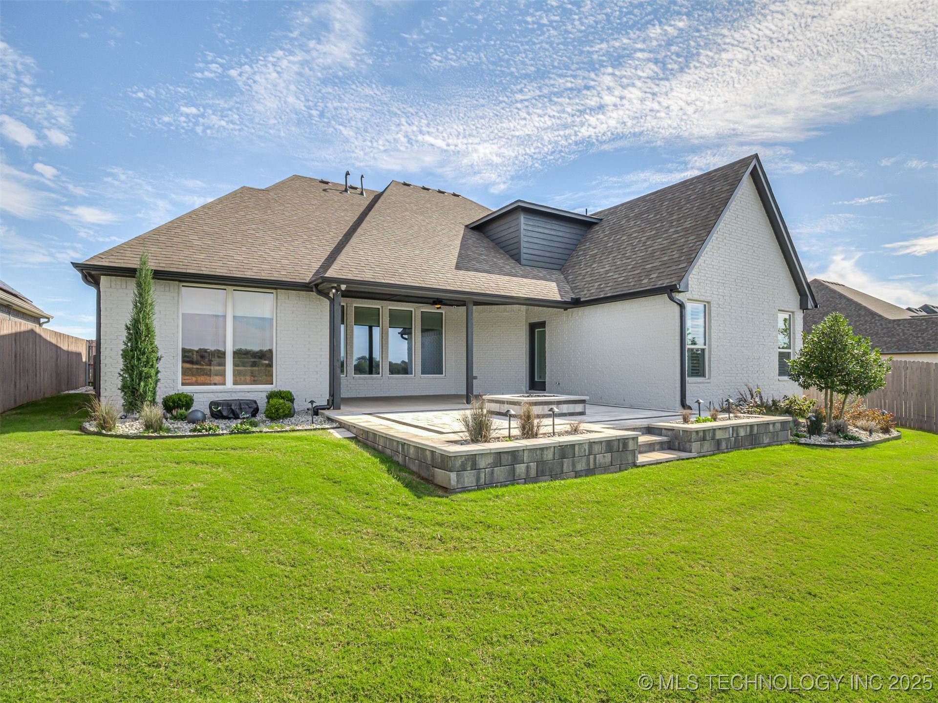 13634 S 20th Place E Property Photo 3