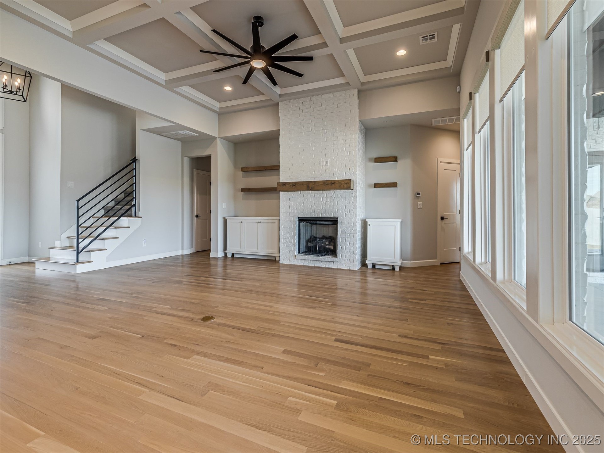 13634 S 20th Place E Property Photo 5