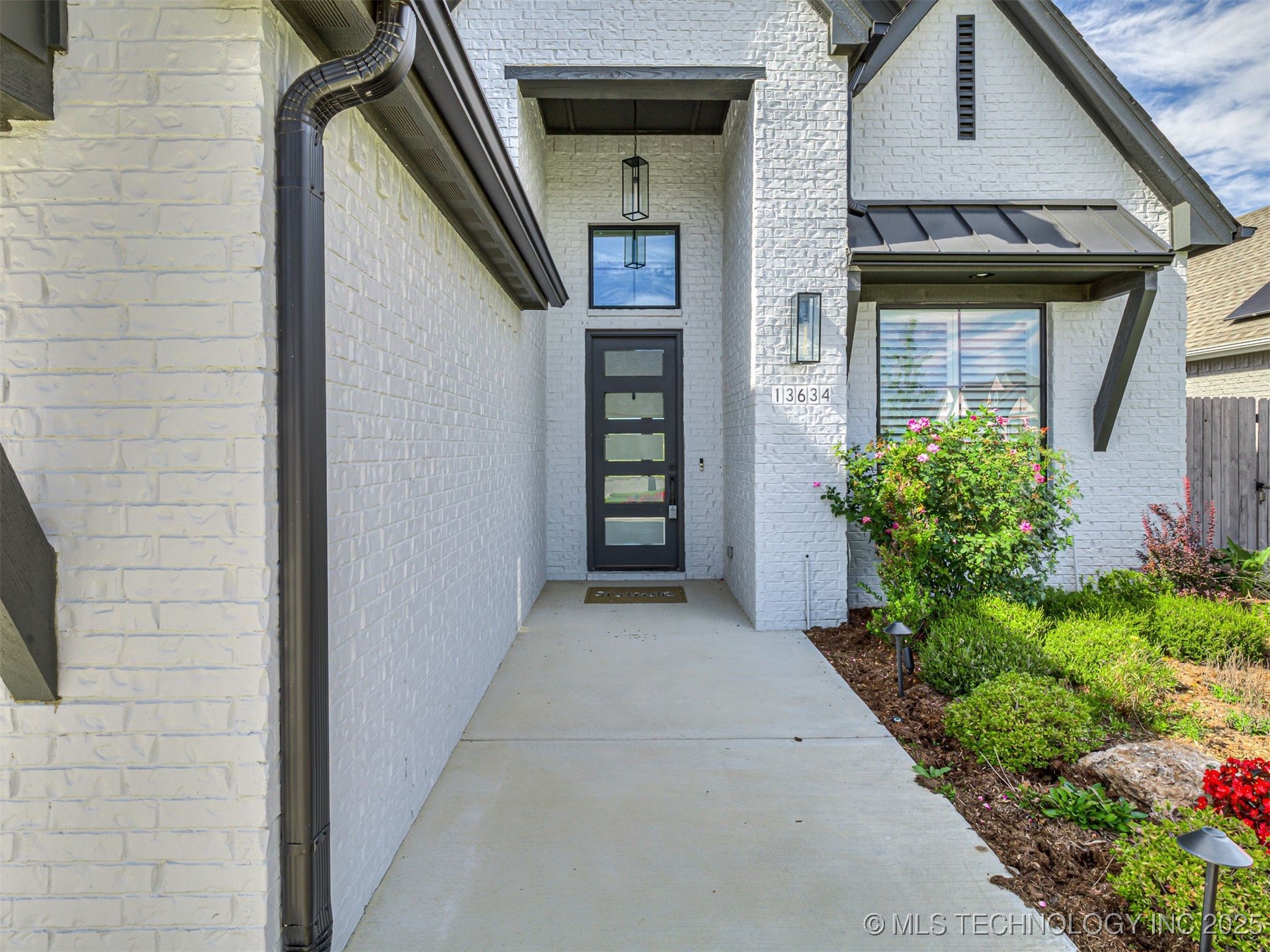 13634 S 20th Place E Property Photo 6