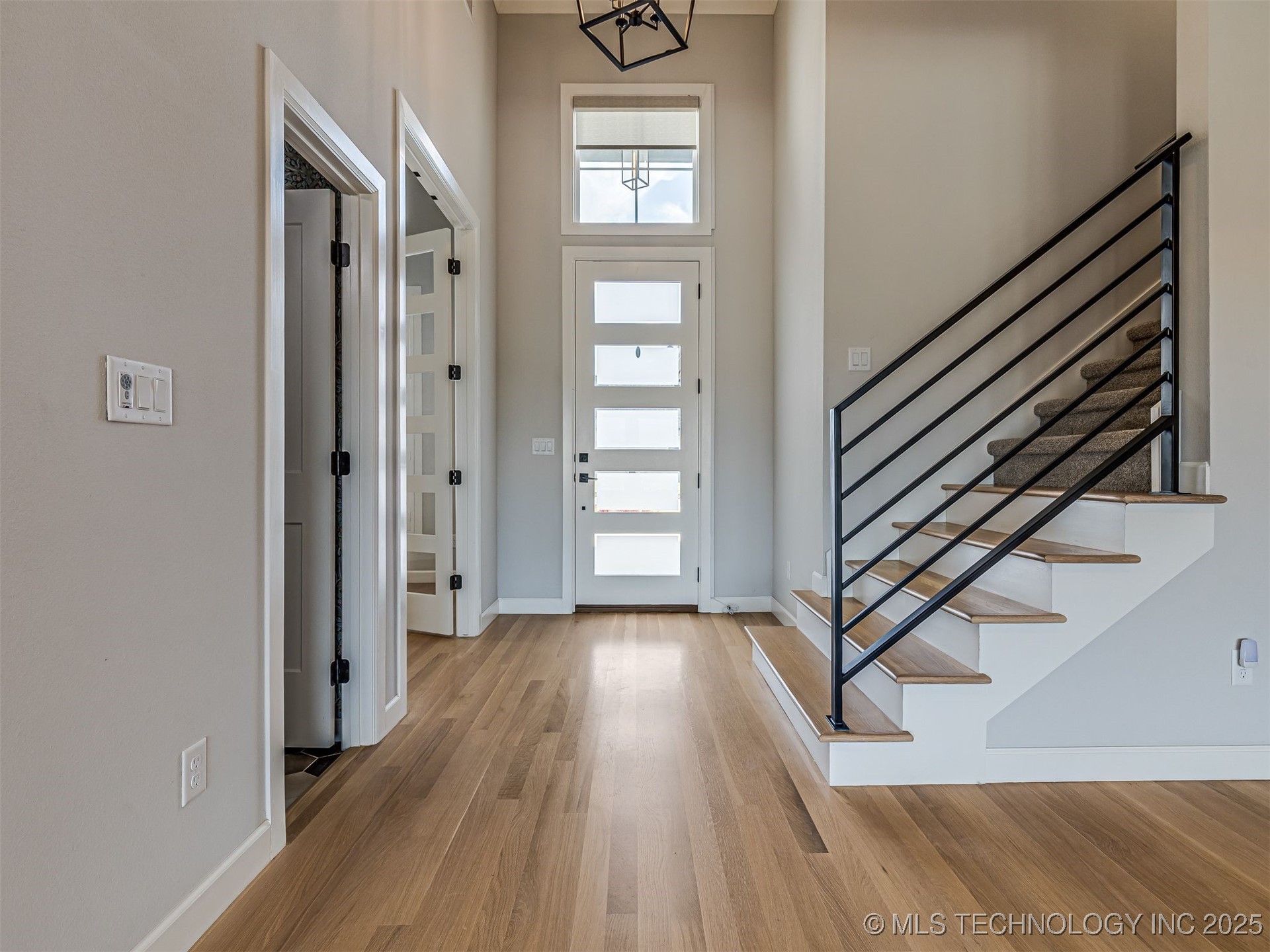 13634 S 20th Place E Property Photo 7