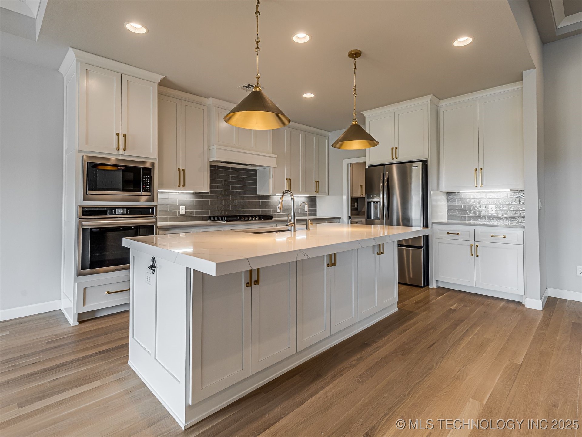 13634 S 20th Place E Property Photo 13