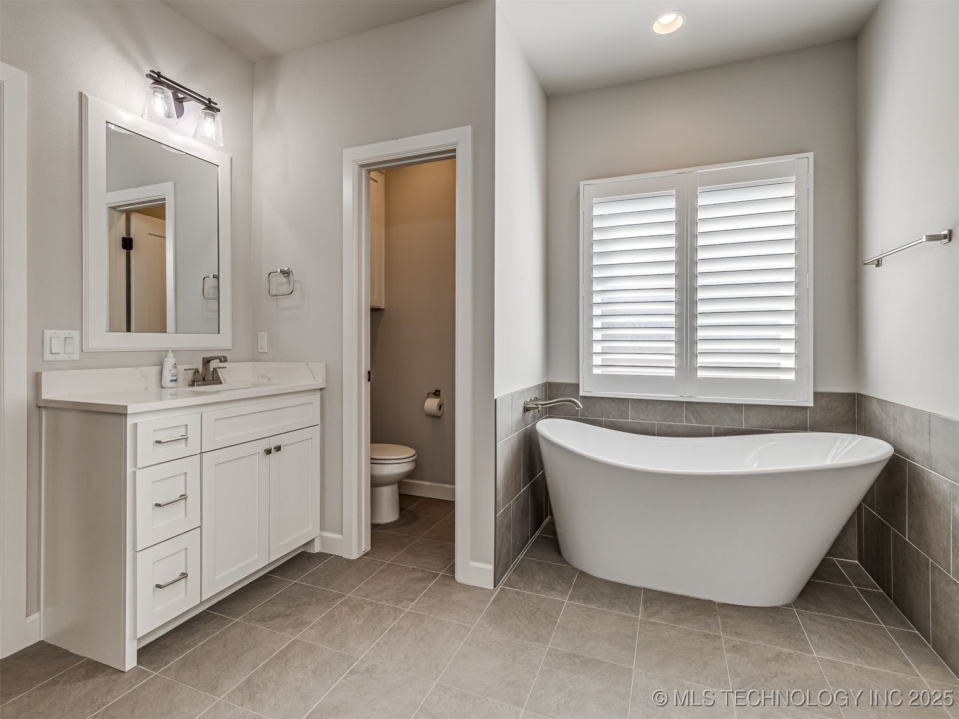 13634 S 20th Place E Property Photo 27