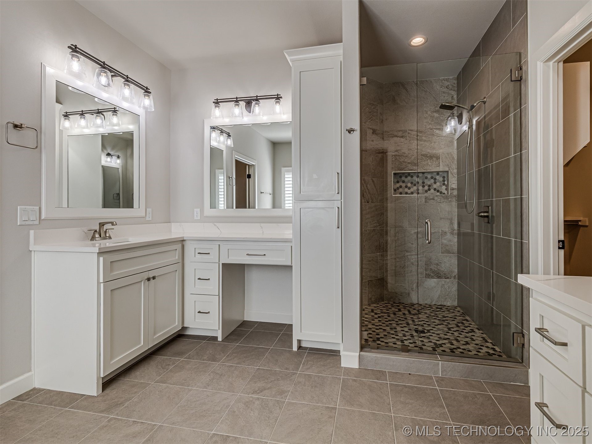 13634 S 20th Place E Property Photo 29