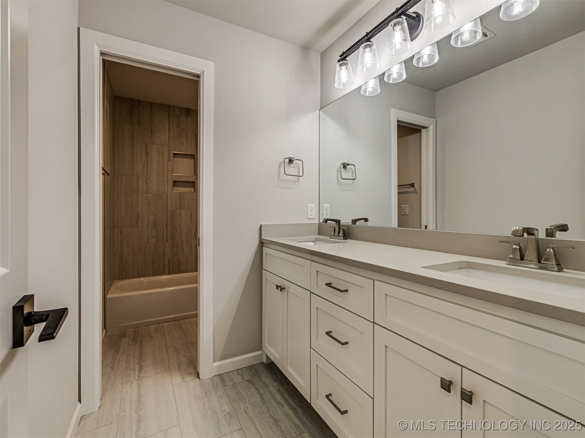 13634 S 20th Place E Property Photo 39