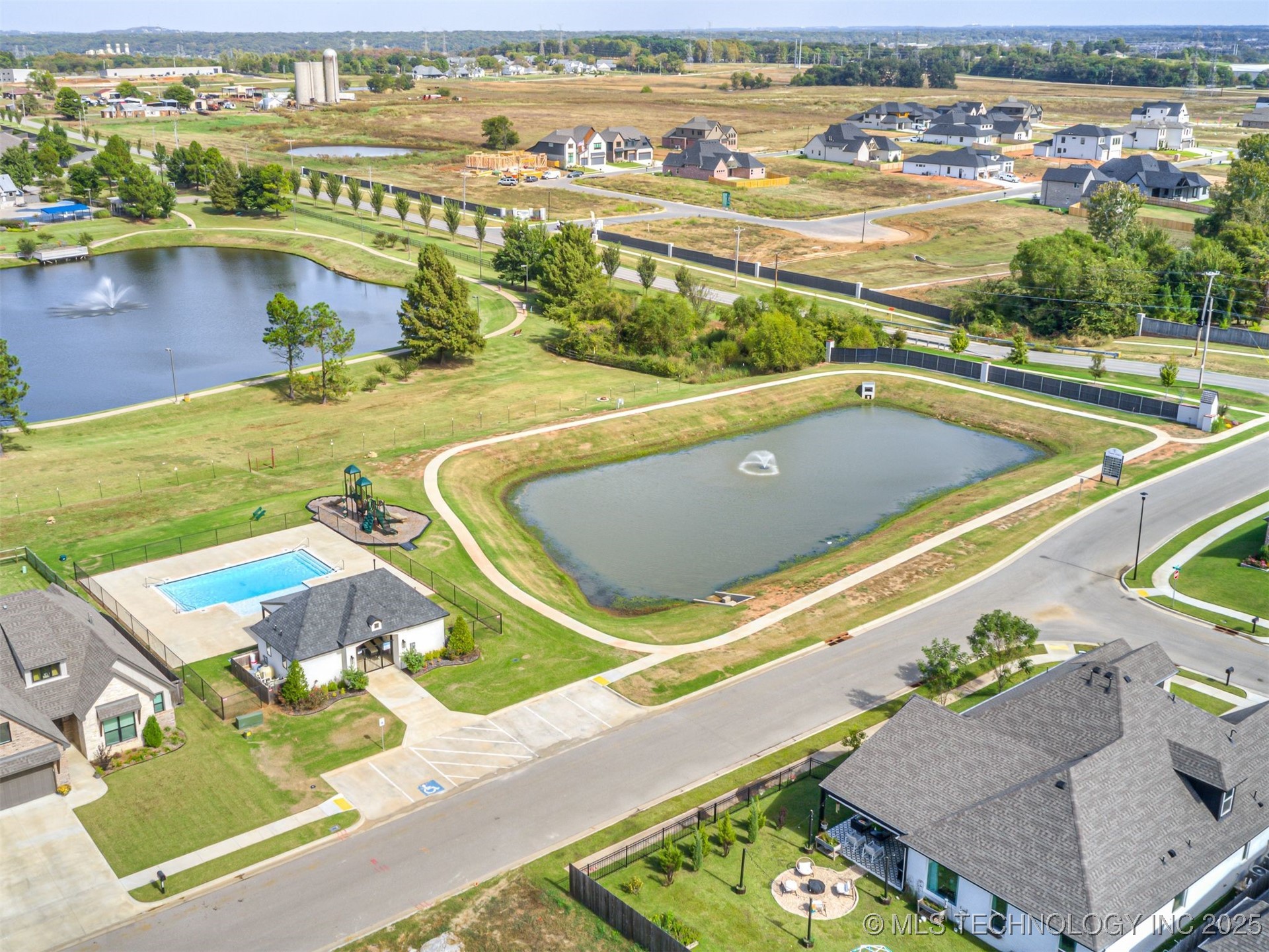 13634 S 20th Place E Property Photo 56