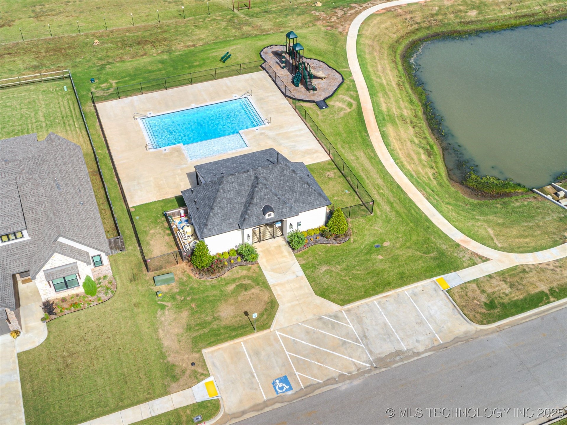 13634 S 20th Place E Property Photo 57