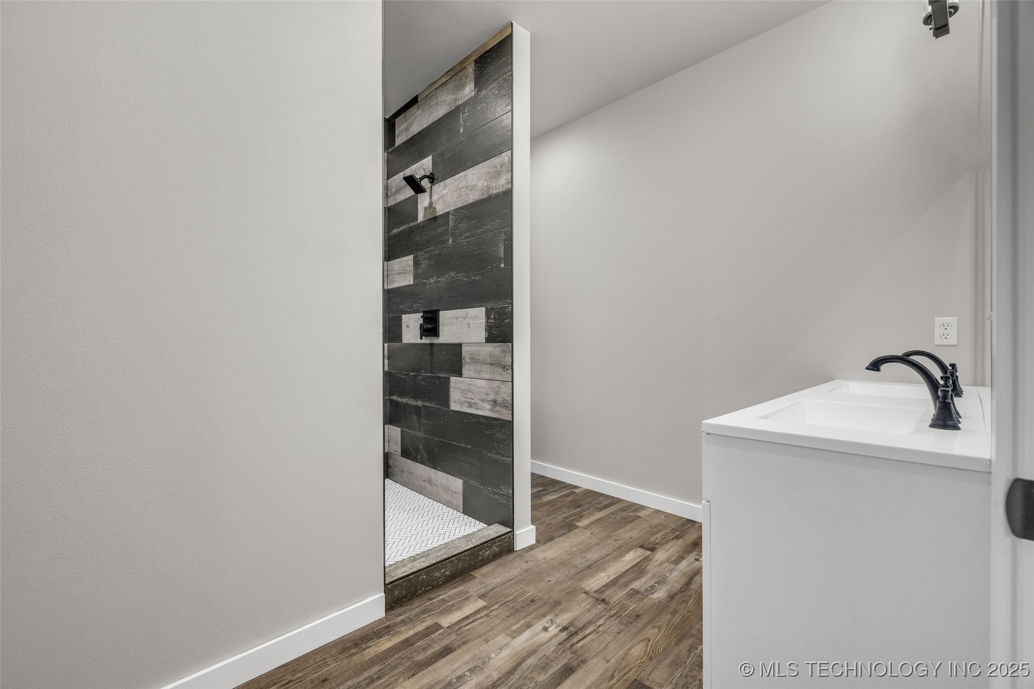 35761 W 101st Street S Property Photo 27