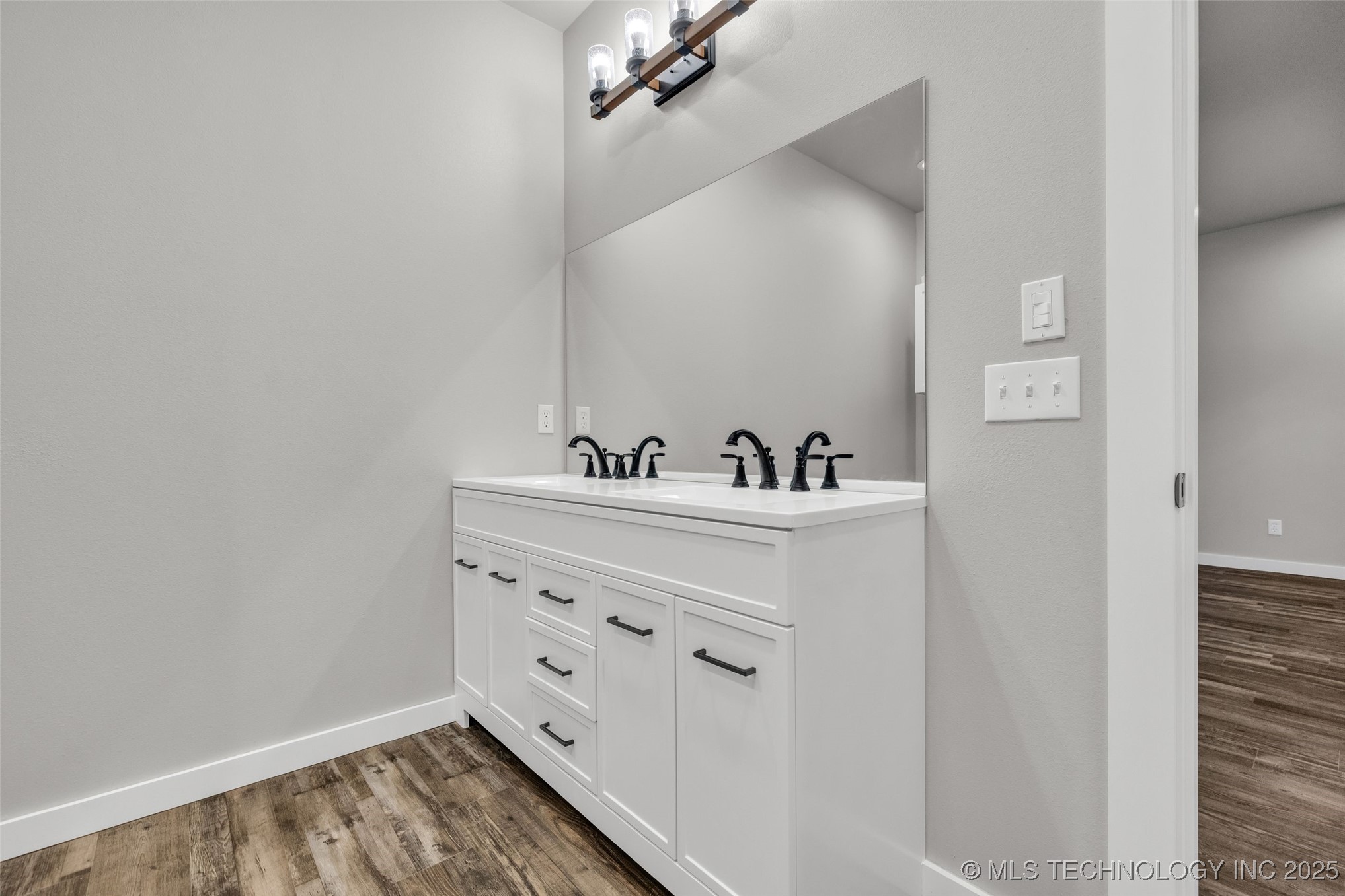 35761 W 101st Street S Property Photo 28