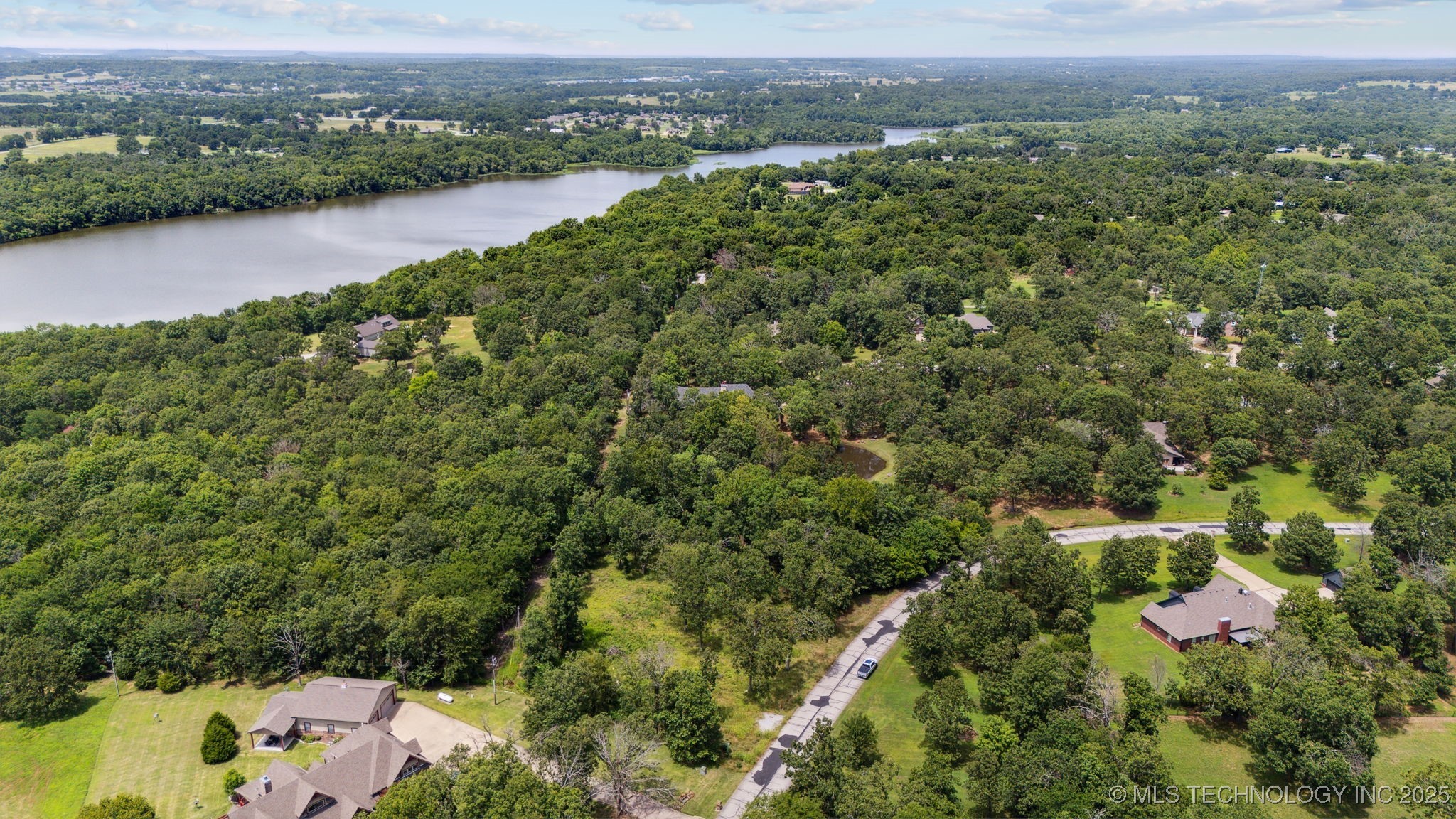 18870 Timberlake Drive Property Photo 8