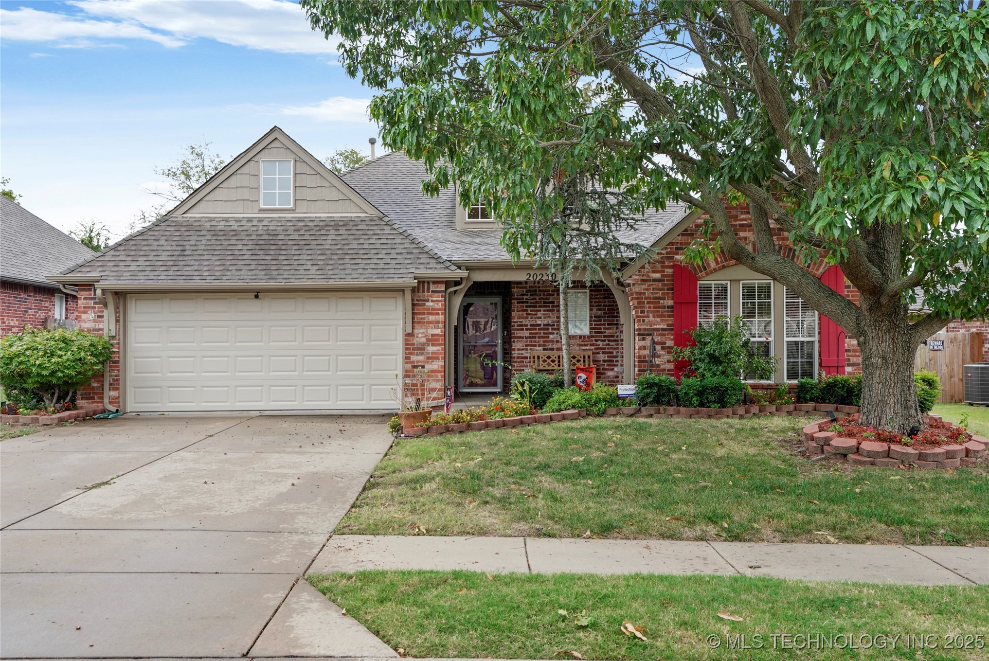 20230 E 50th Place Property Photo 1