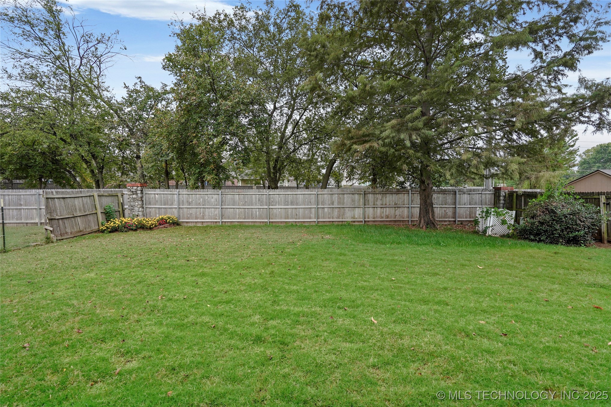 20230 E 50th Place Property Photo 26