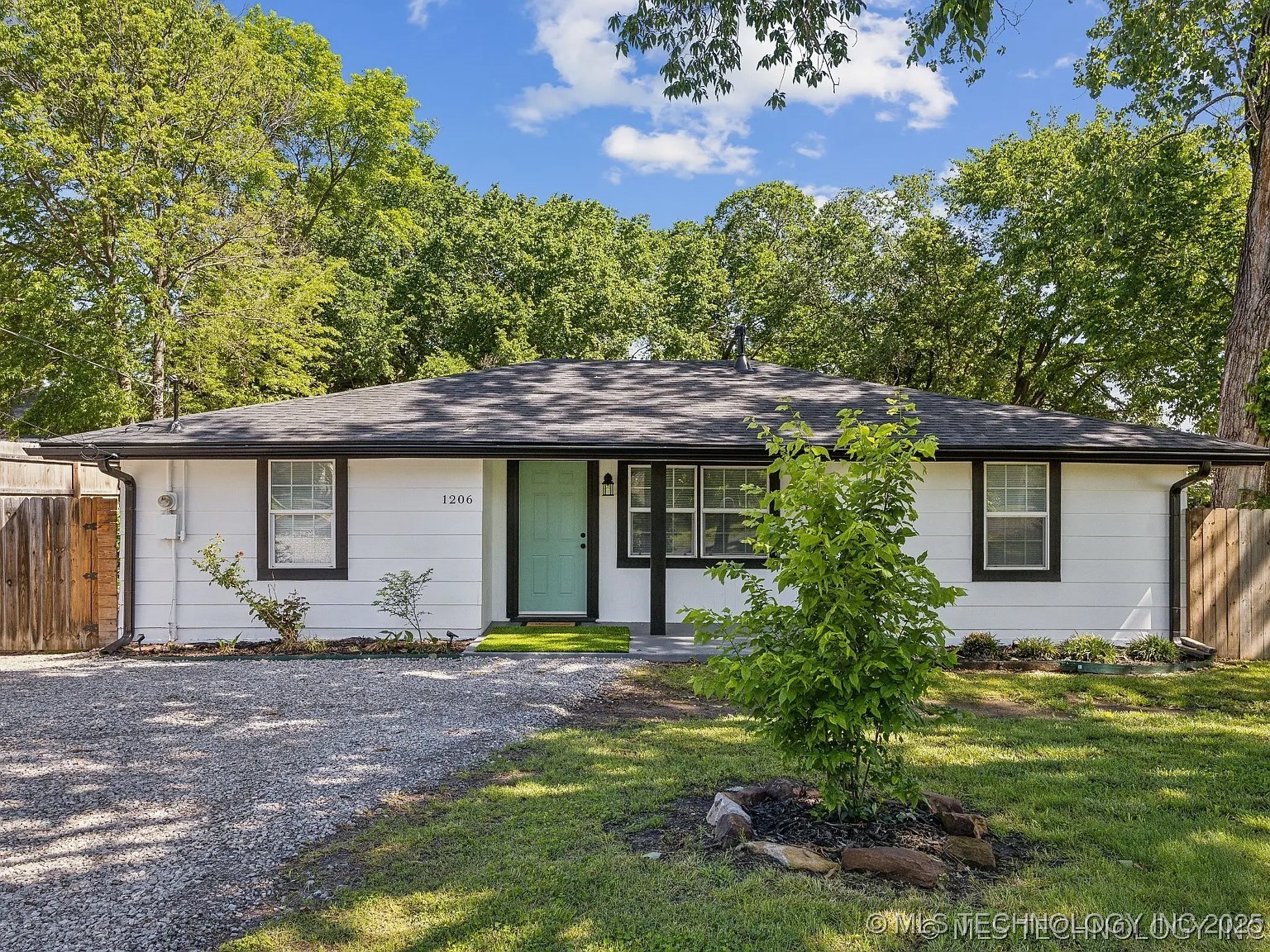 1206 W Haskell Street Property Photo 3