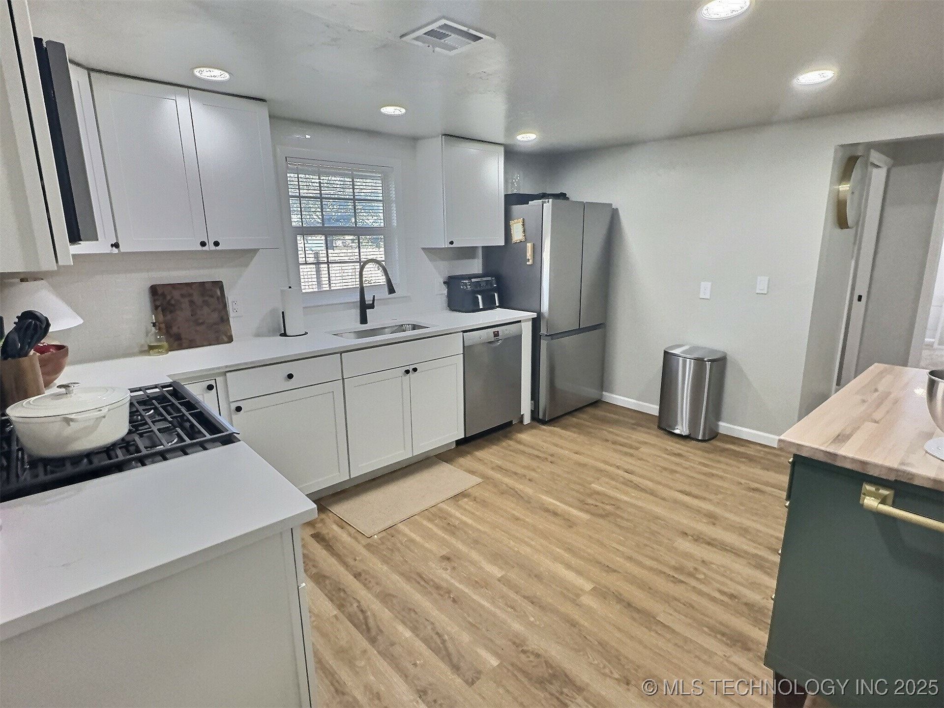 1206 W Haskell Street Property Photo 7