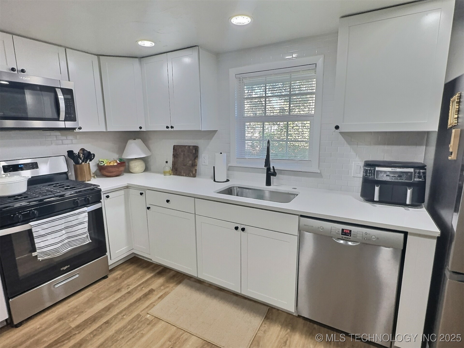 1206 W Haskell Street Property Photo 8