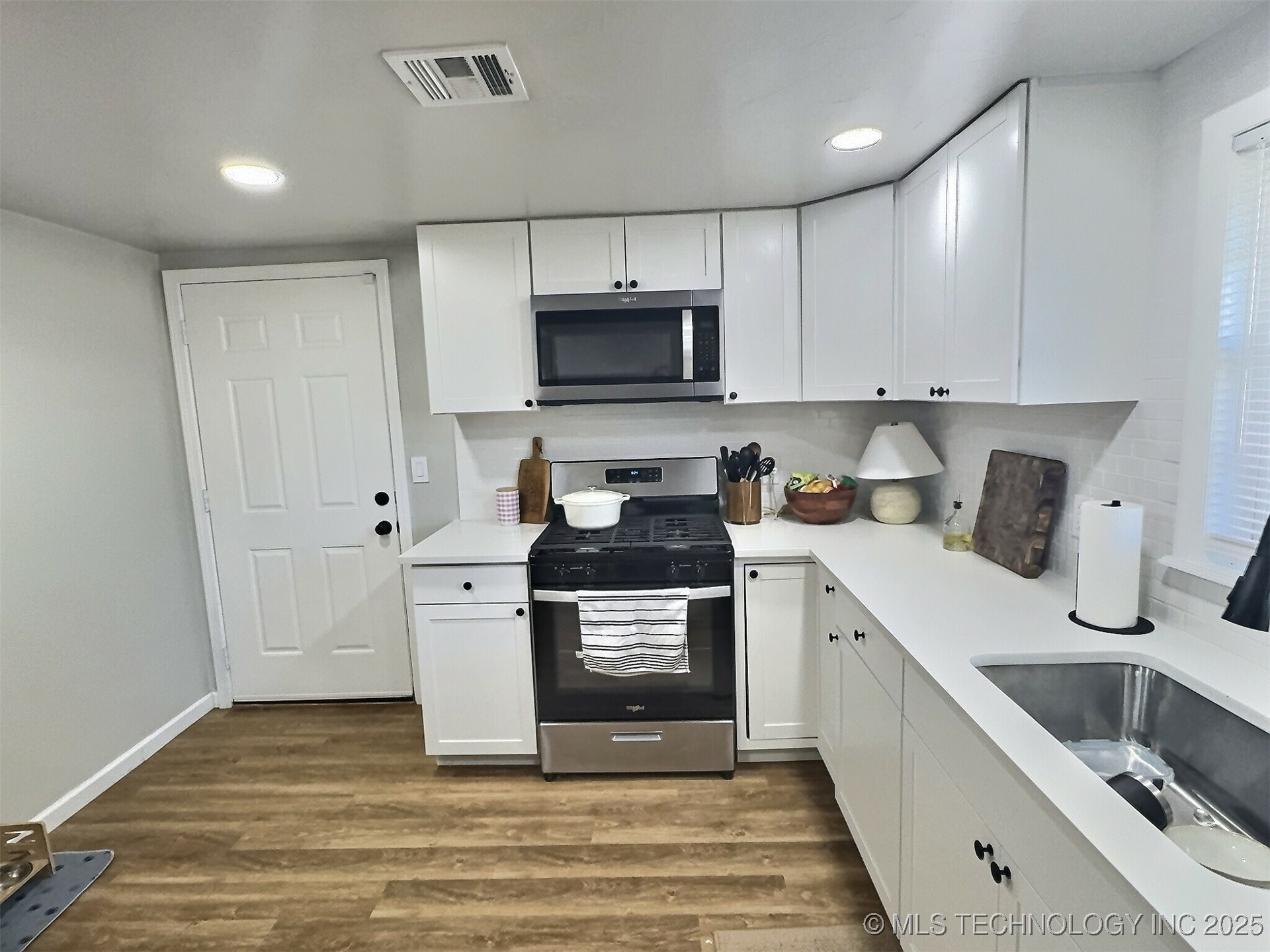 1206 W Haskell Street Property Photo 9