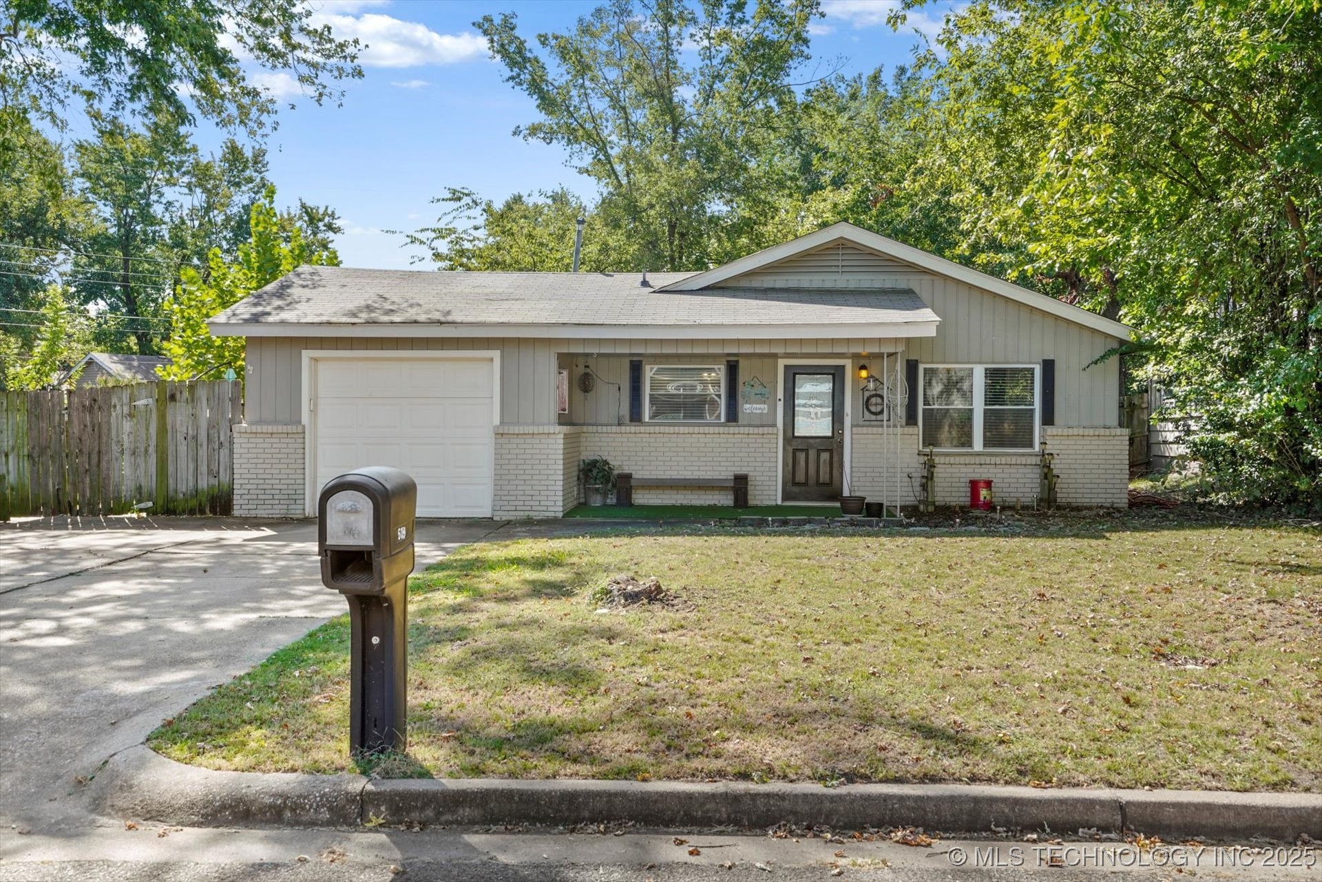 509 W Knoxville Street Property Photo 1