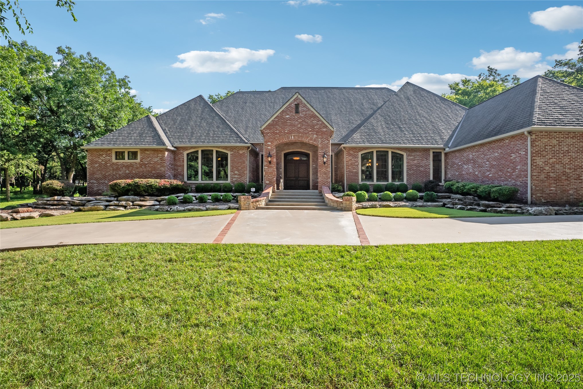 19837 E Woodhaven Road Property Photo 1