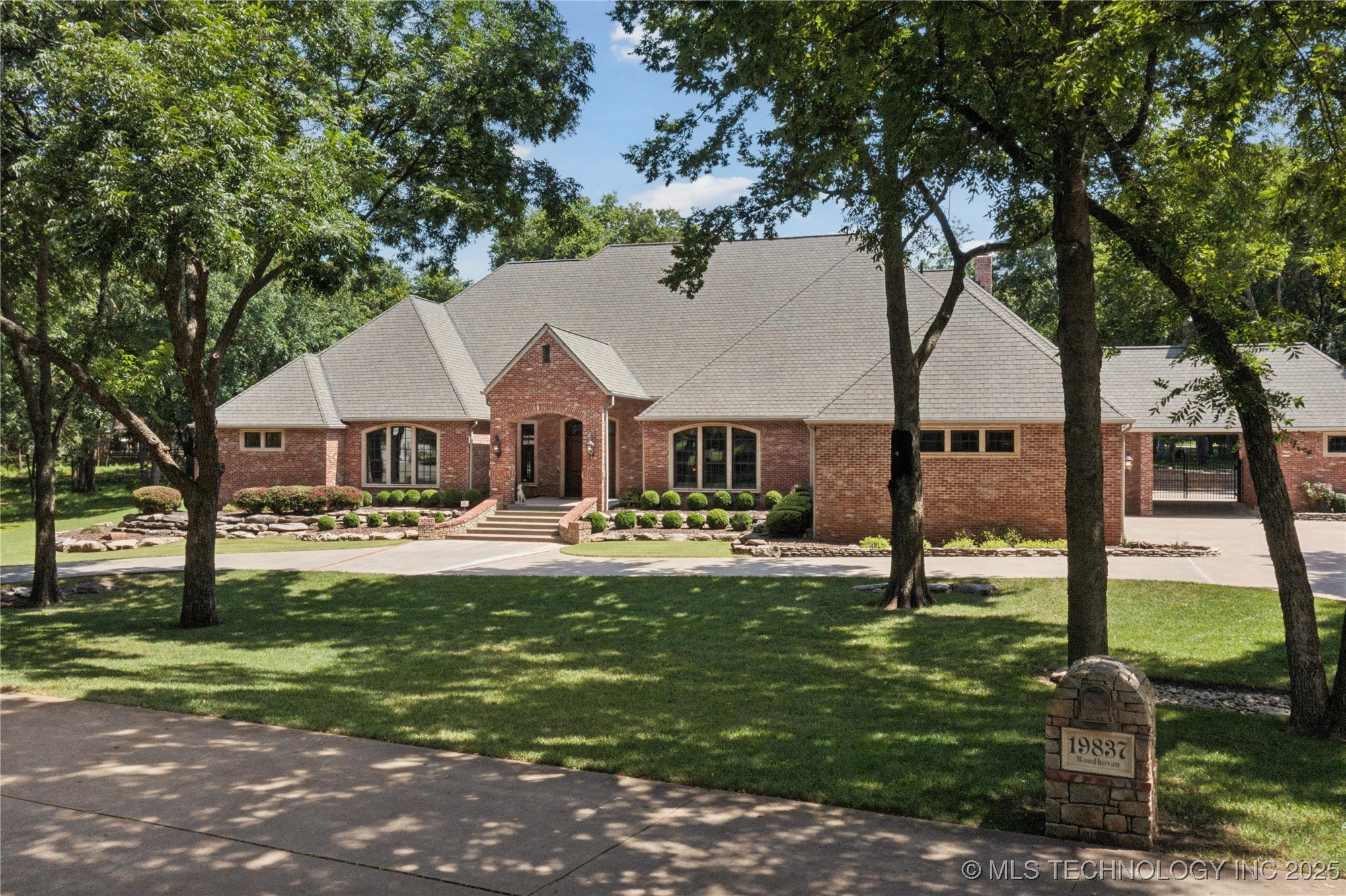 19837 E Woodhaven Road Property Photo 2