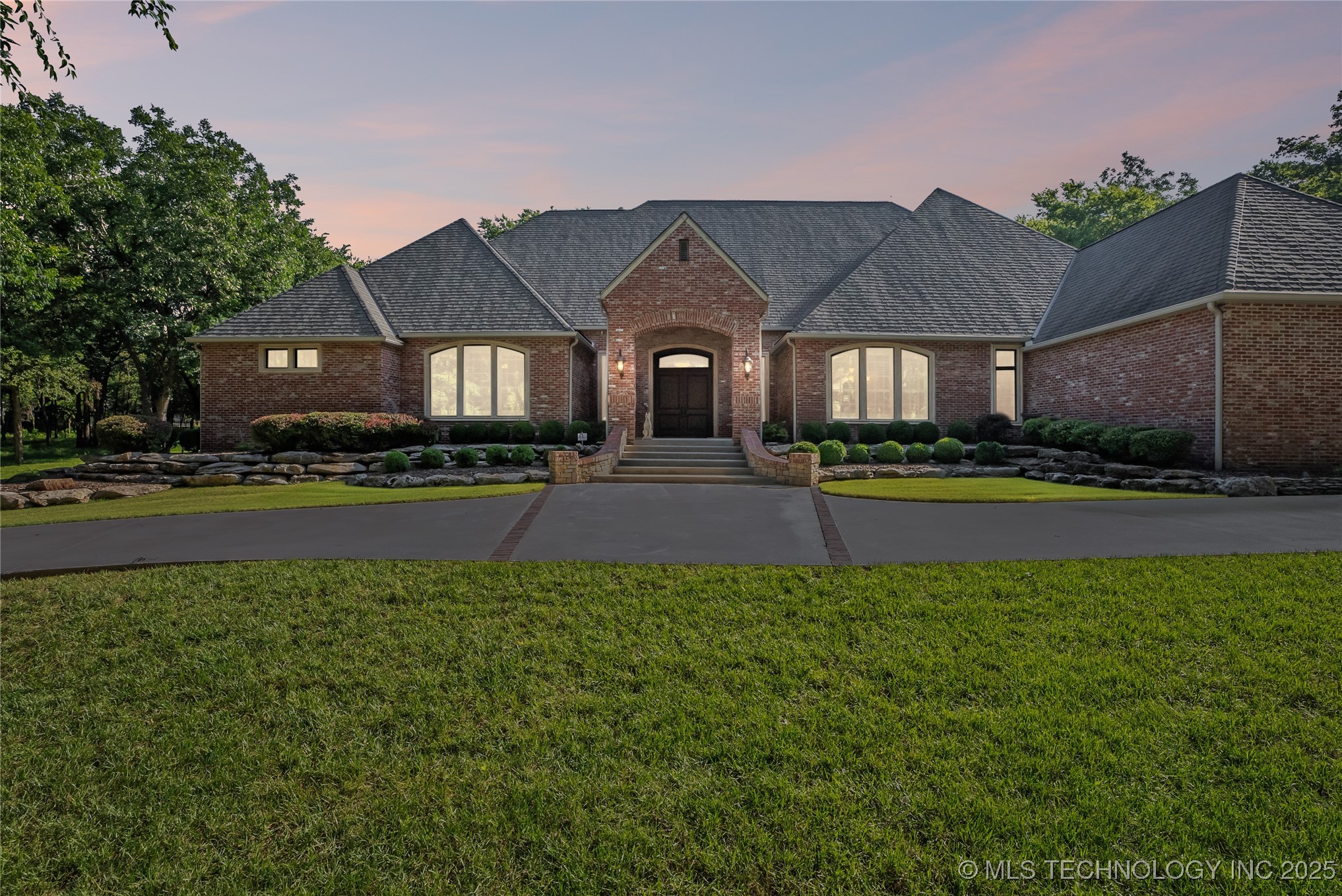 19837 E Woodhaven Road Property Photo 3