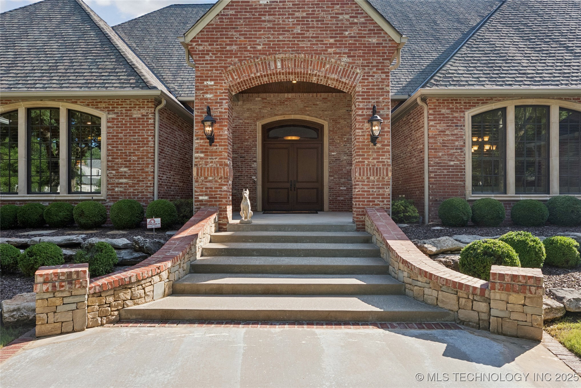 19837 E Woodhaven Road Property Photo 5