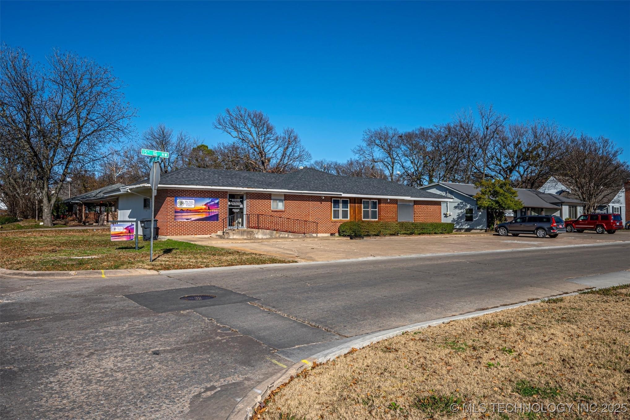 925 15th Avenue NW Property Photo 1