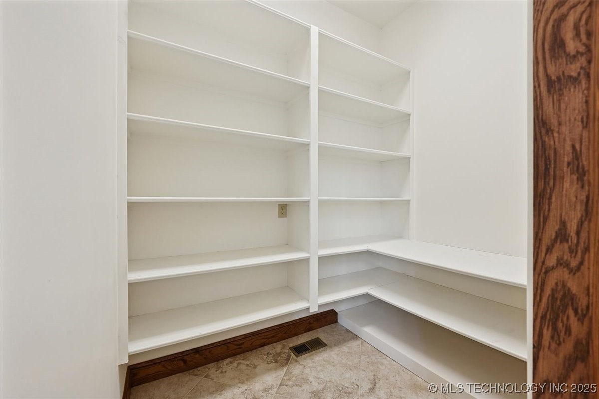 11208 S Harvard Avenue Property Photo 32