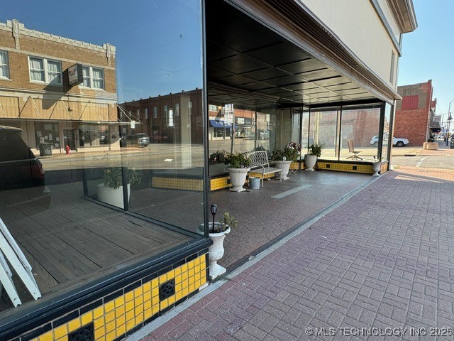 305 N Main Street Property Photo 2