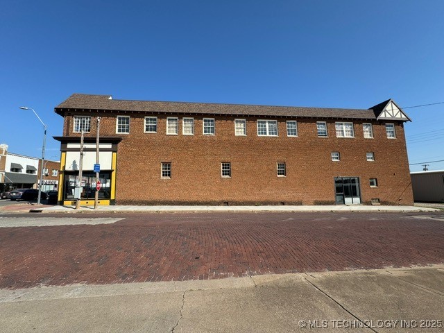 305 N Main Street Property Photo 4