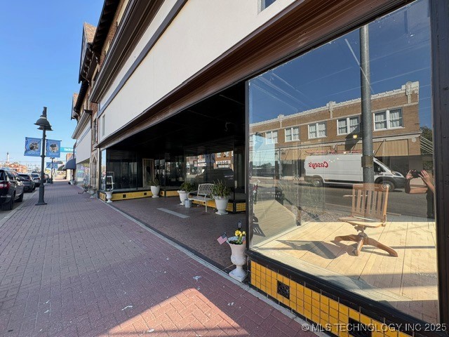 305 N Main Street Property Photo 6