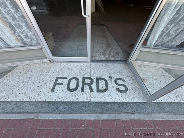 305 N Main Street Property Photo 7