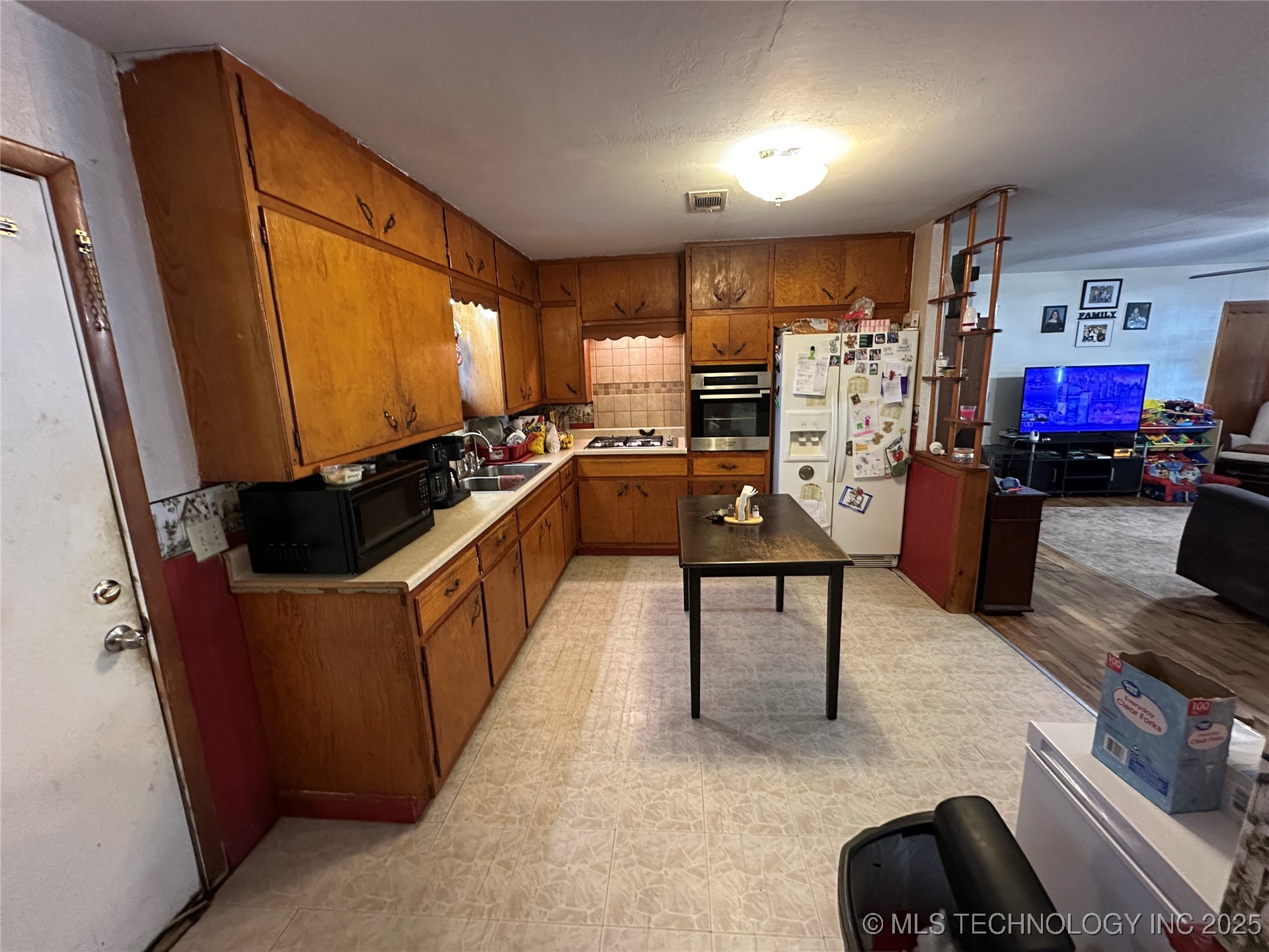 68 London Lane Property Photo 3