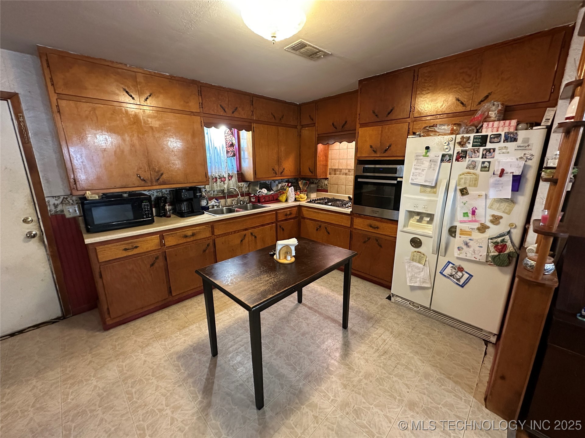 68 London Lane Property Photo 4