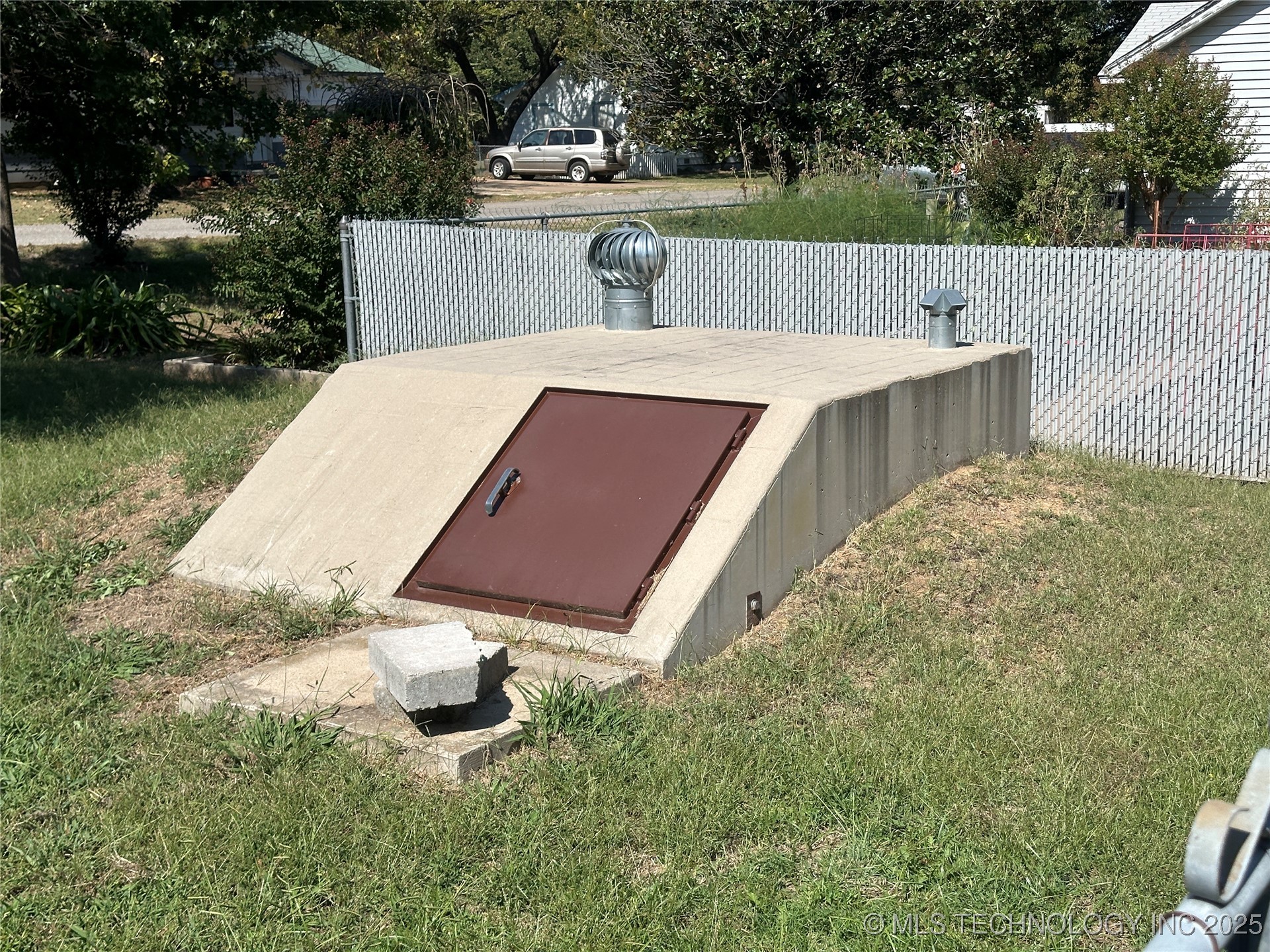 68 London Lane Property Photo 15