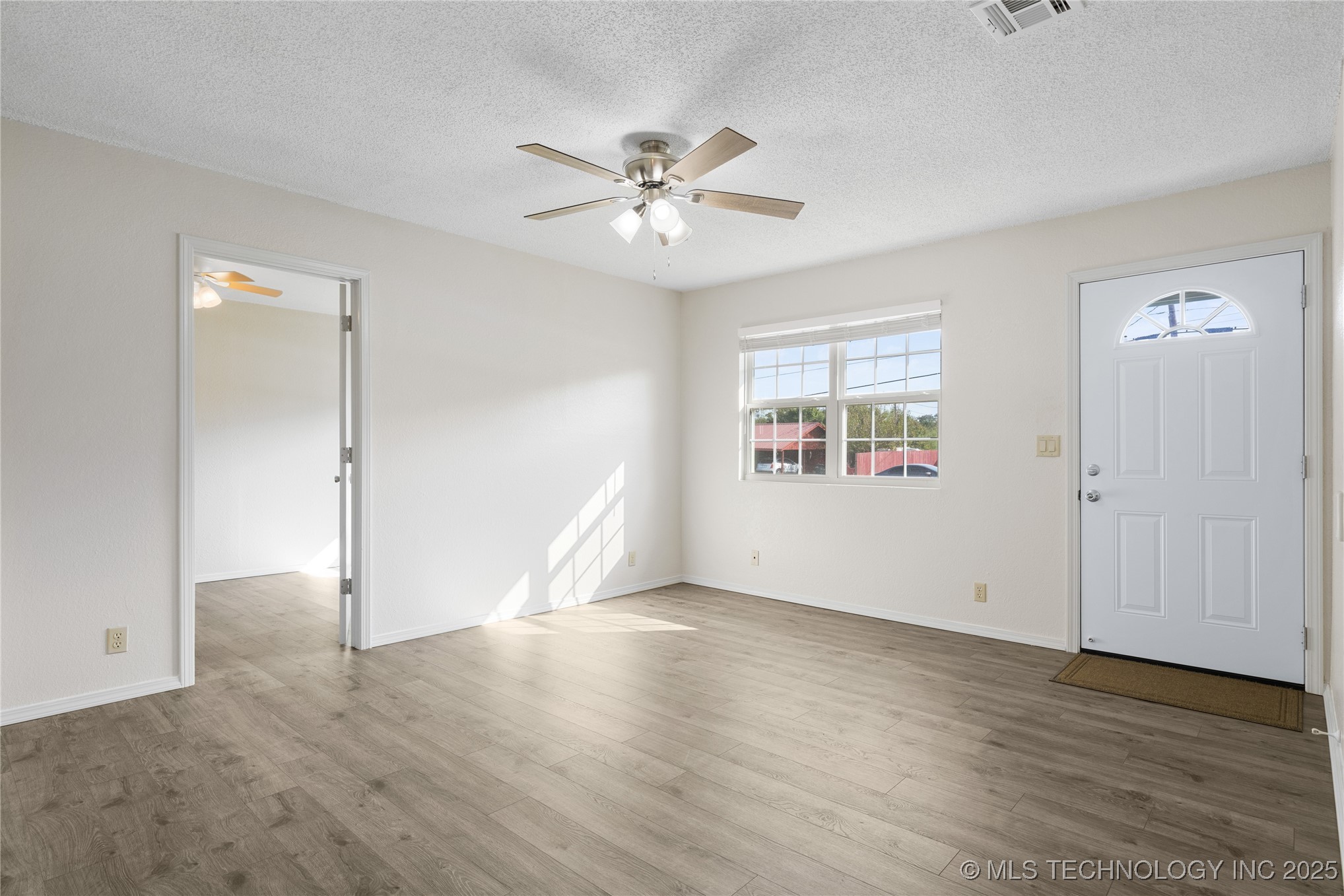 1911 N Maple Street Property Photo 4