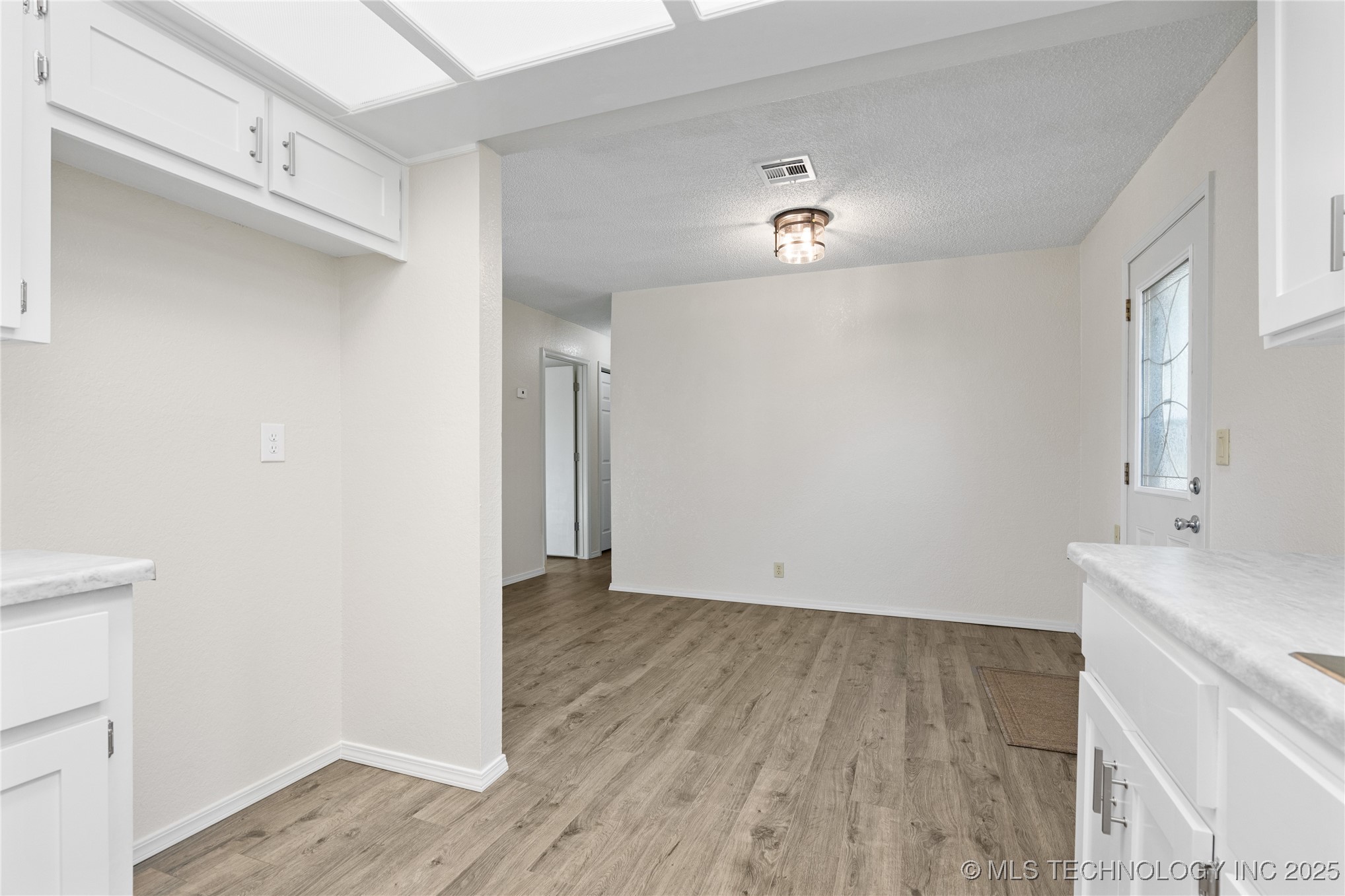 1911 N Maple Street Property Photo 7