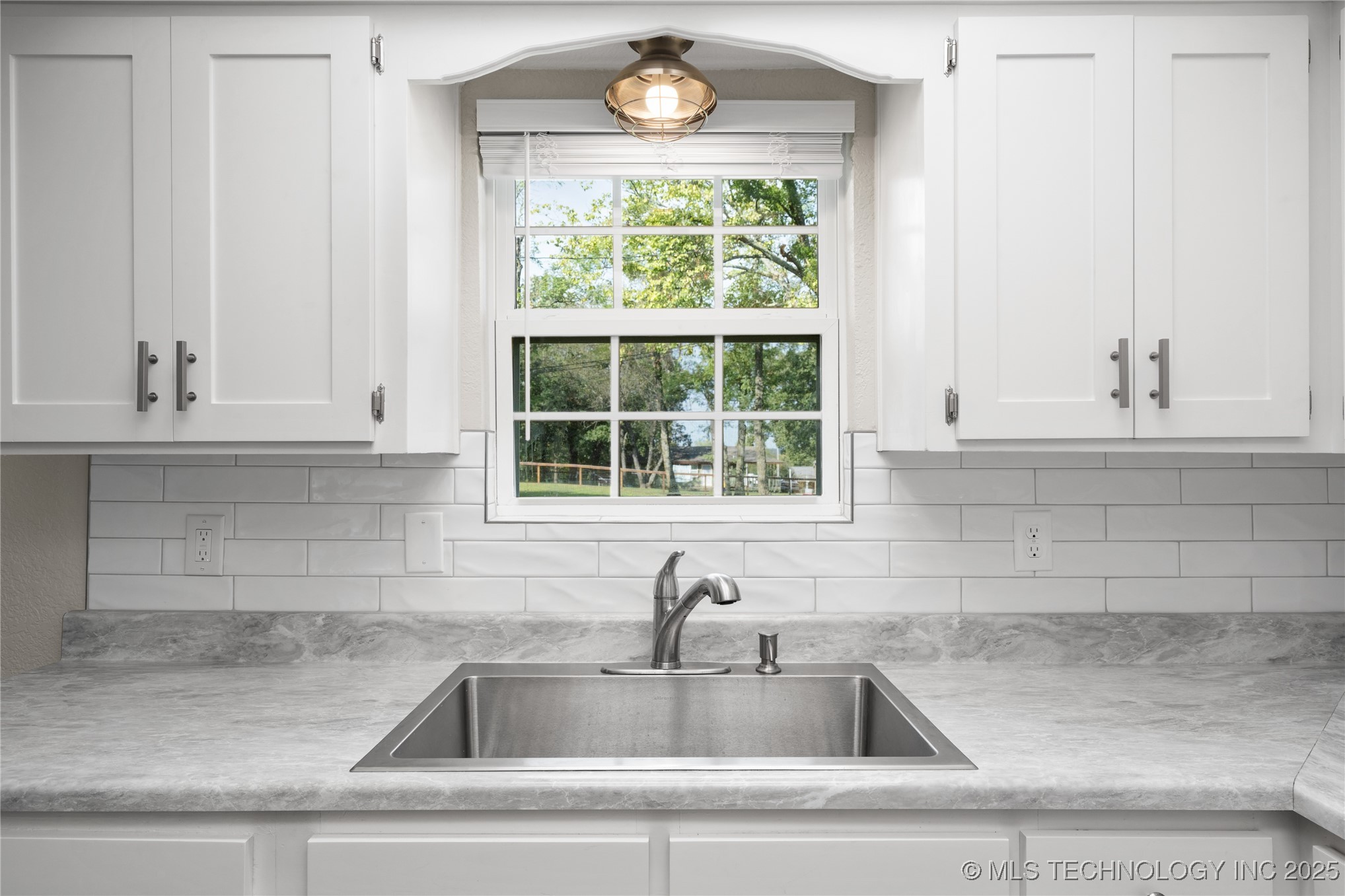 1911 N Maple Street Property Photo 10