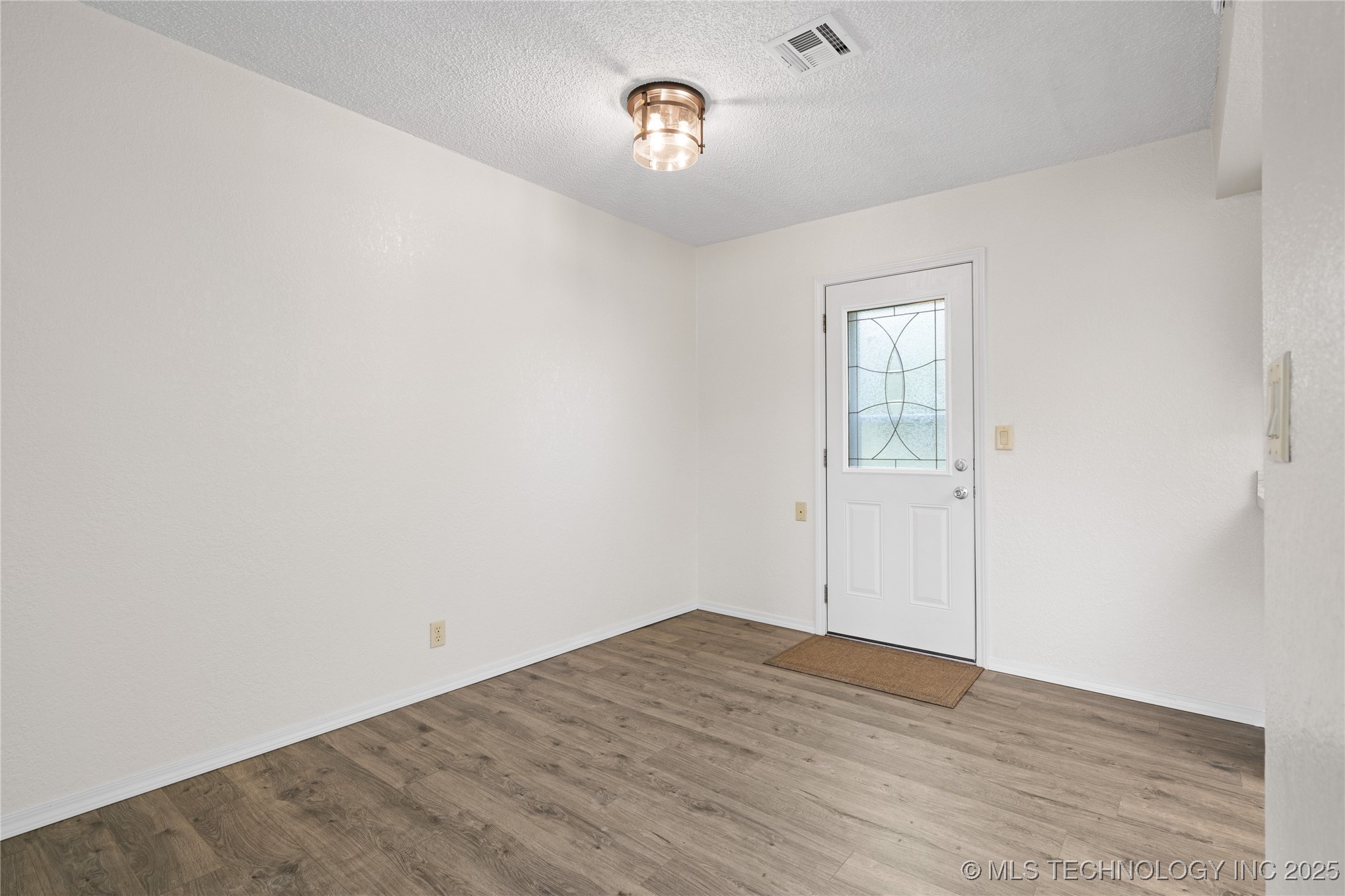 1911 N Maple Street Property Photo 11