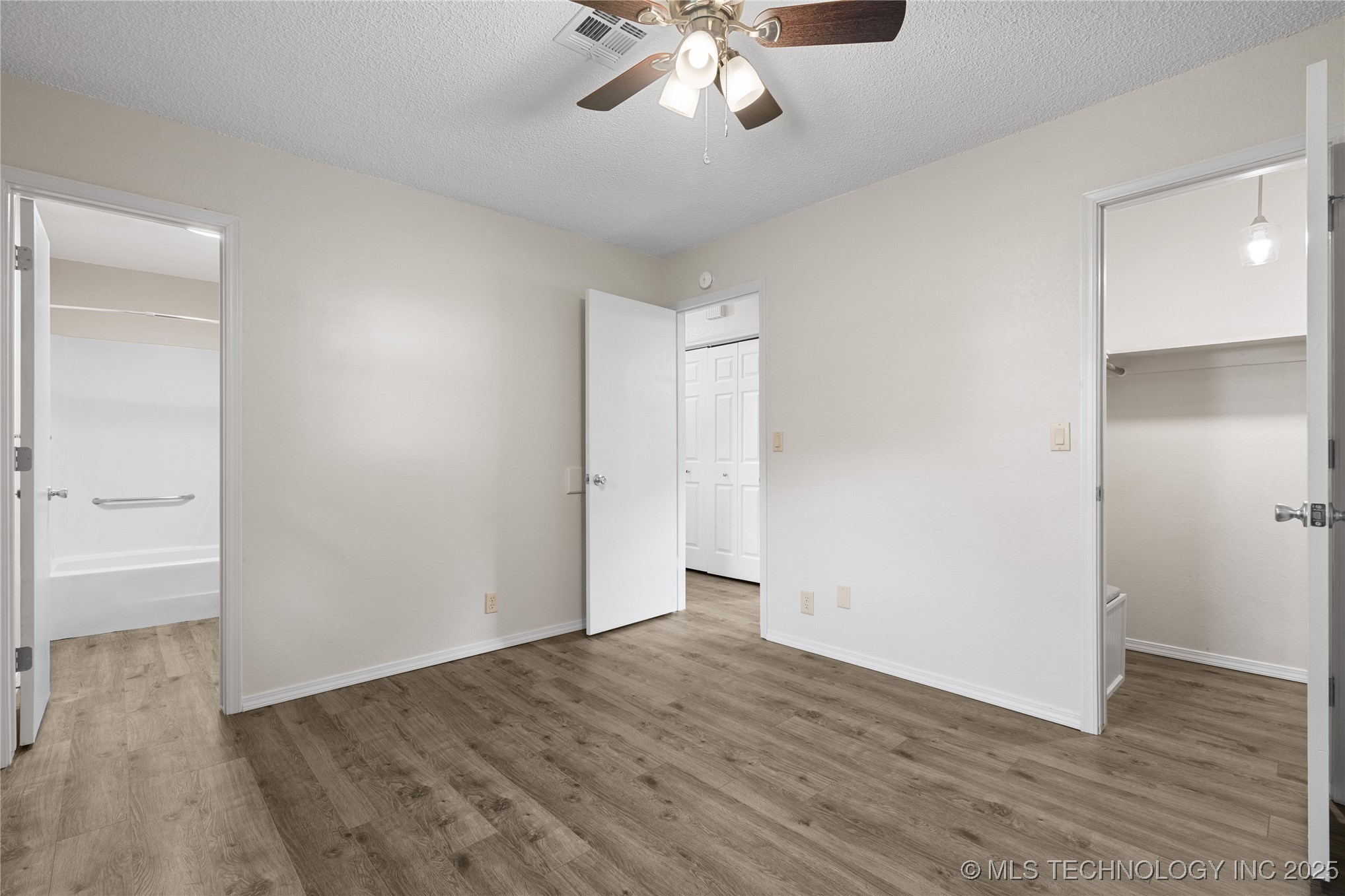 1911 N Maple Street Property Photo 13