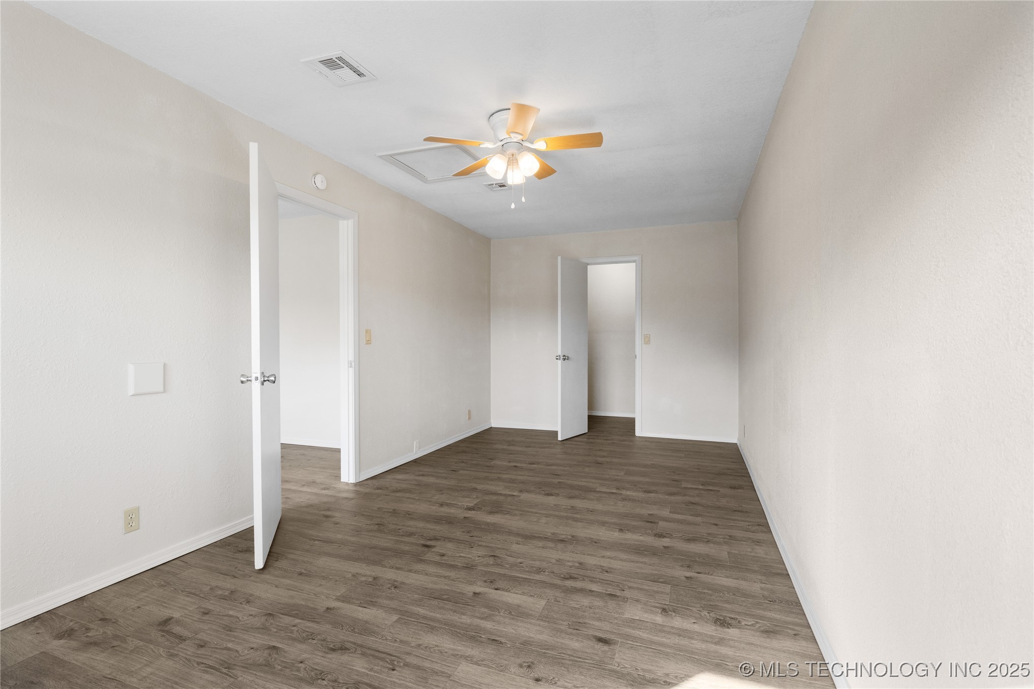 1911 N Maple Street Property Photo 14