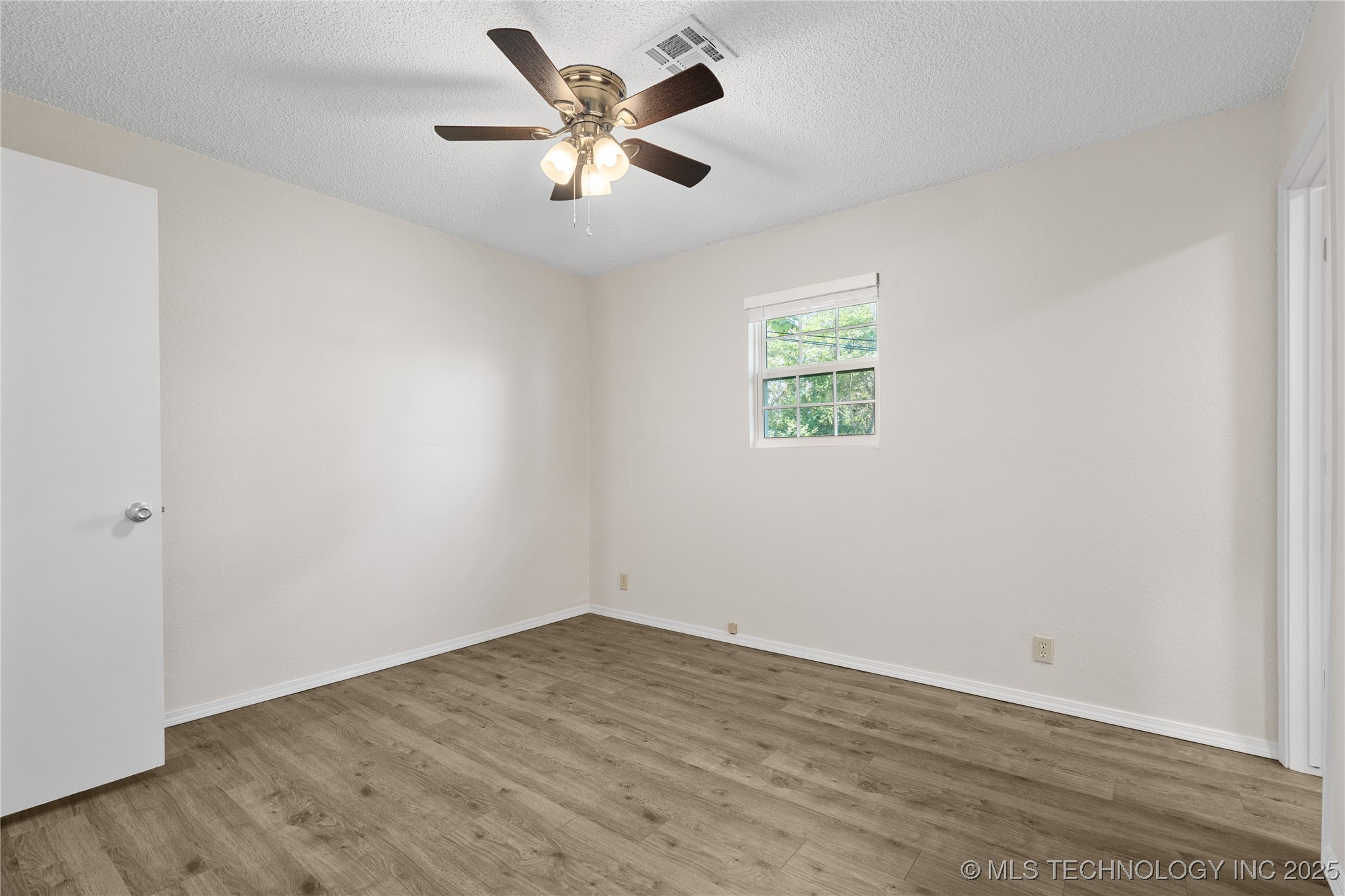 1911 N Maple Street Property Photo 15