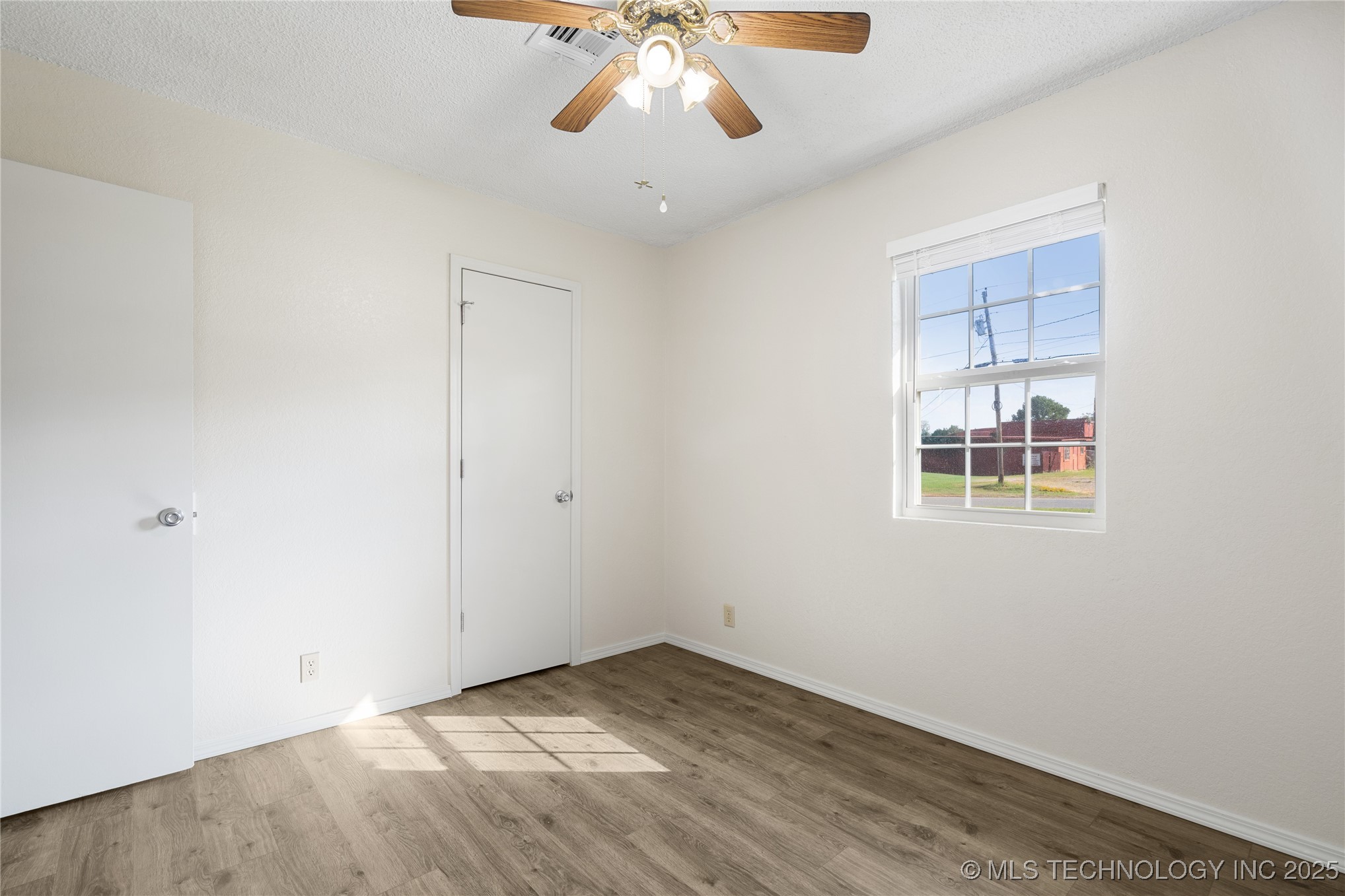 1911 N Maple Street Property Photo 17