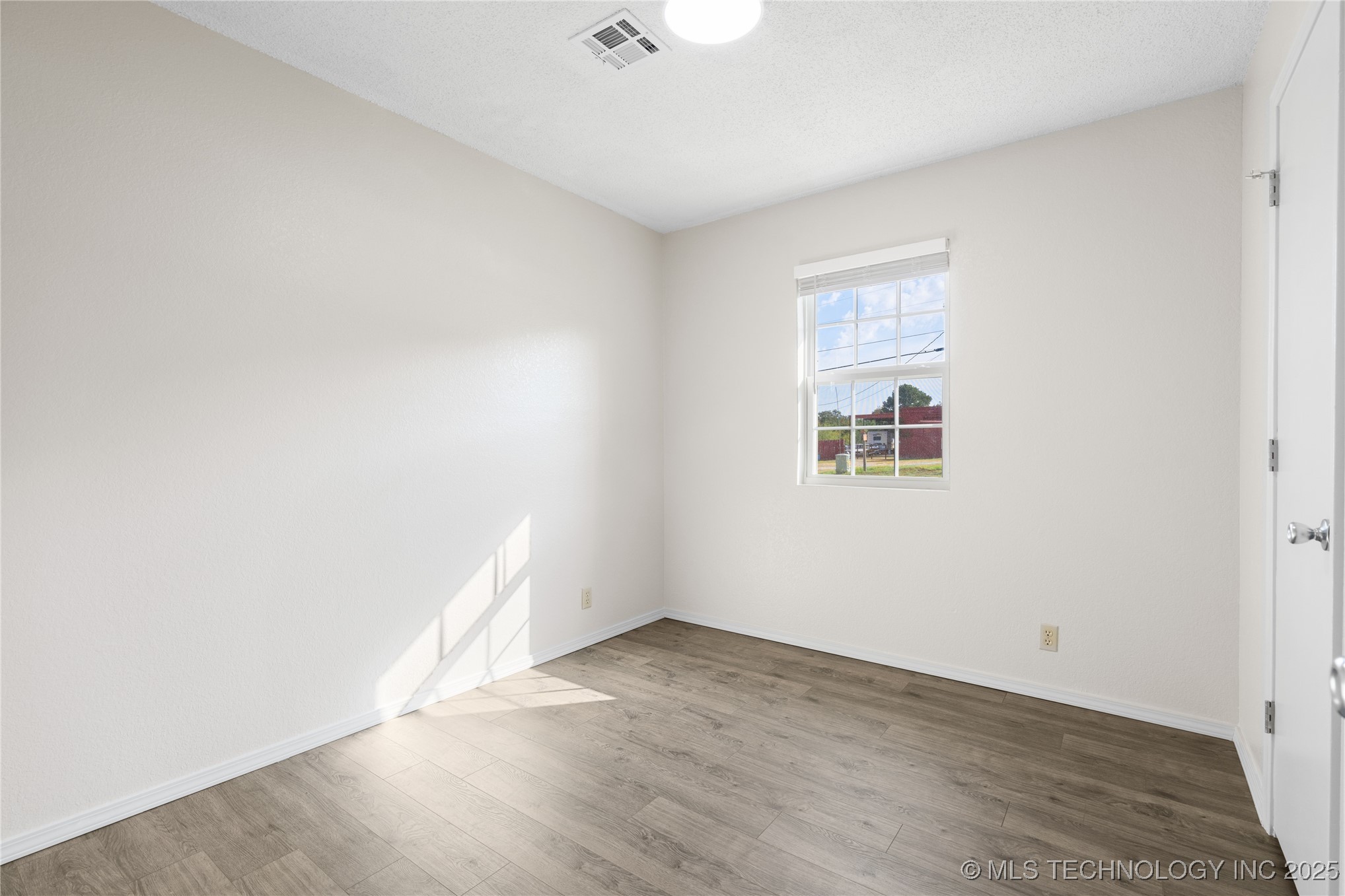 1911 N Maple Street Property Photo 22