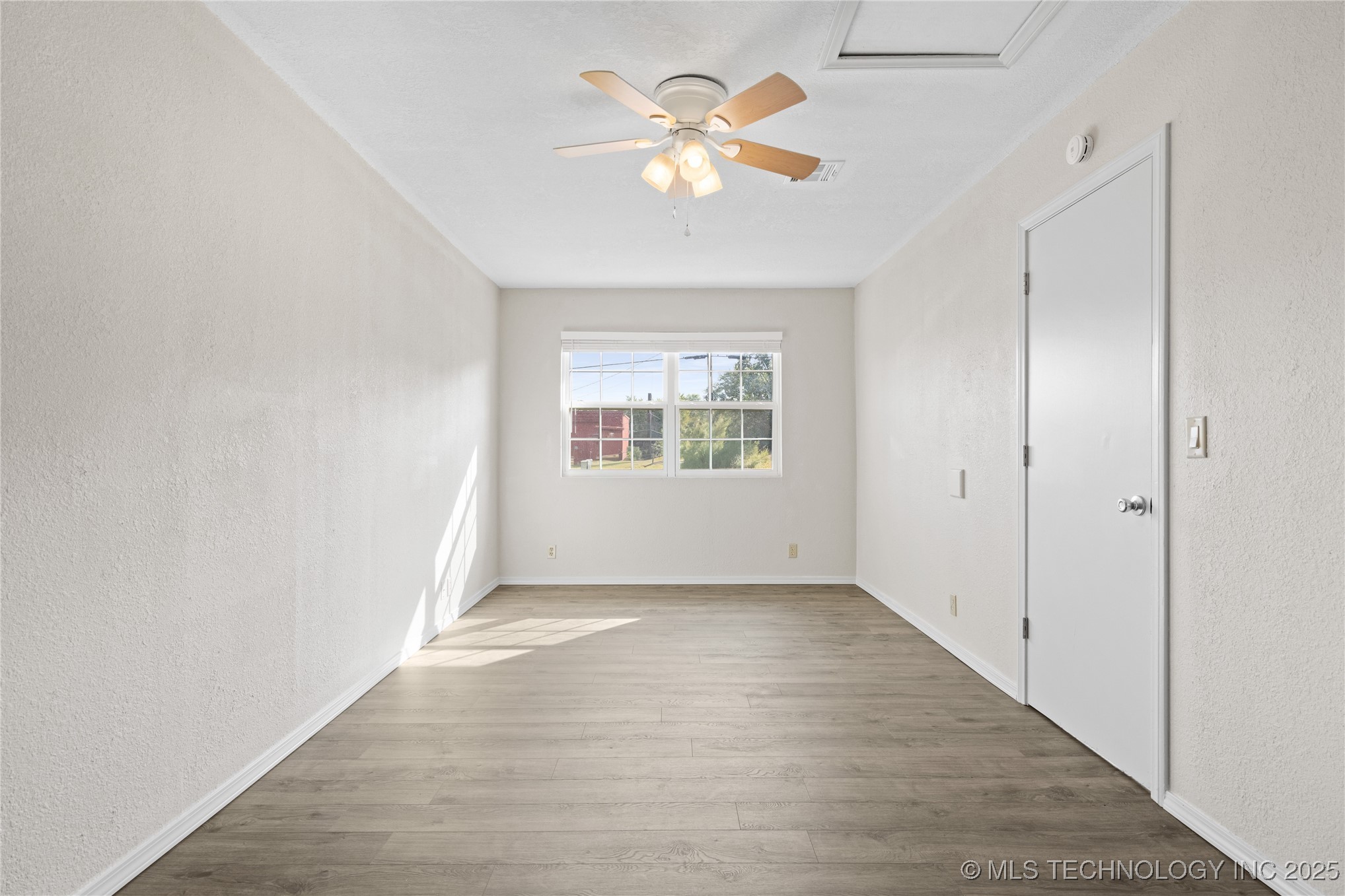 1911 N Maple Street Property Photo 23